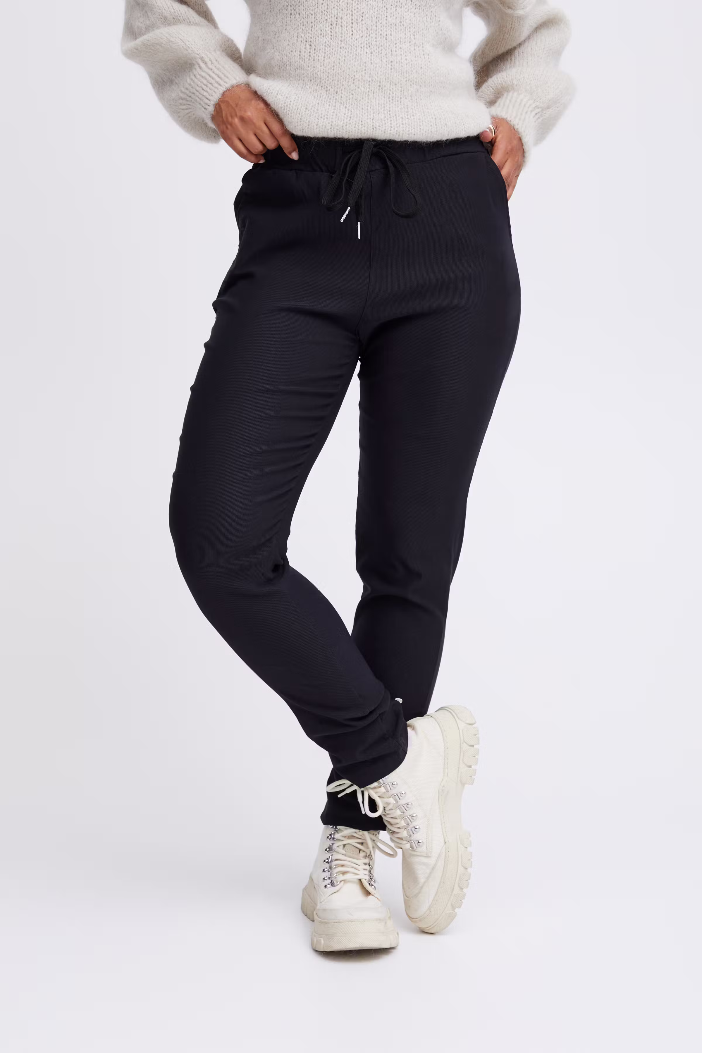 SBBENITTO Bukser LOOKBOOK FRONT 22100378-193923