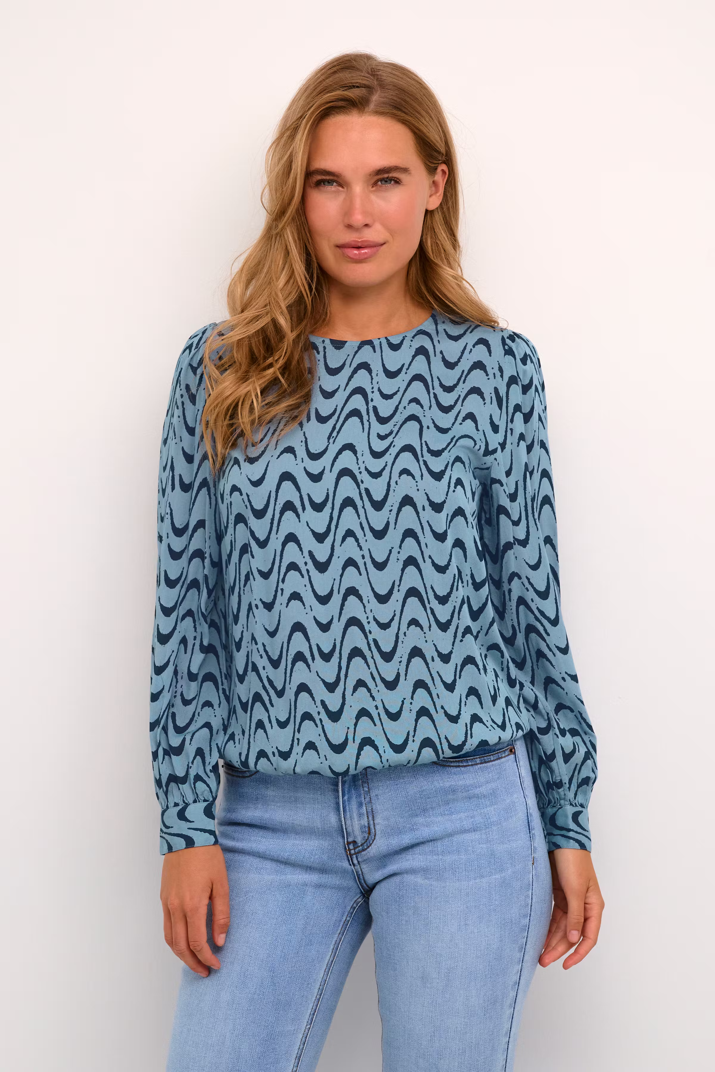KAmira Top LOOKBOOK FRONT 10508286-105321