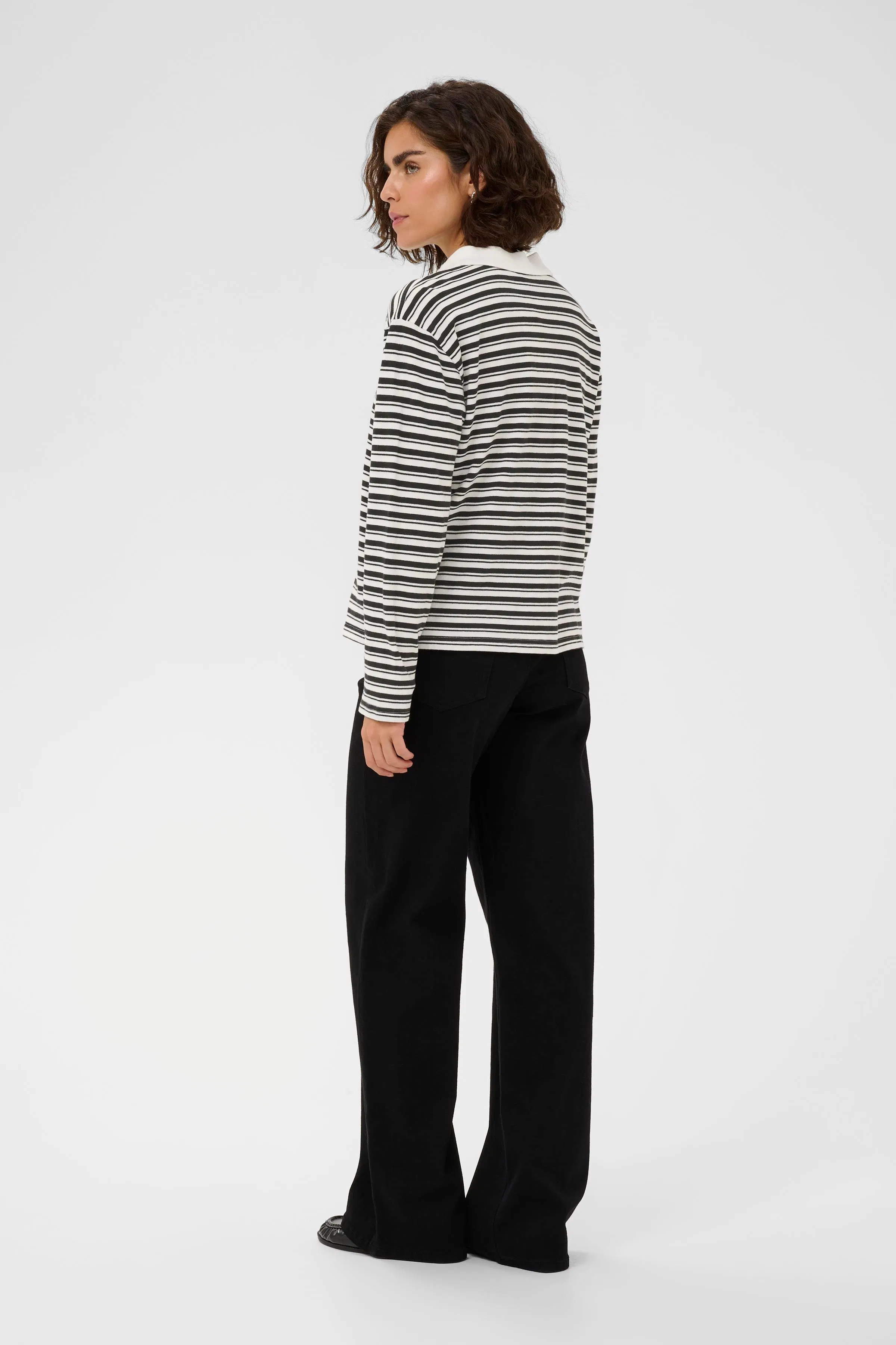 KAmiala T-shirt LOOKBOOK BACK 10511189-108951