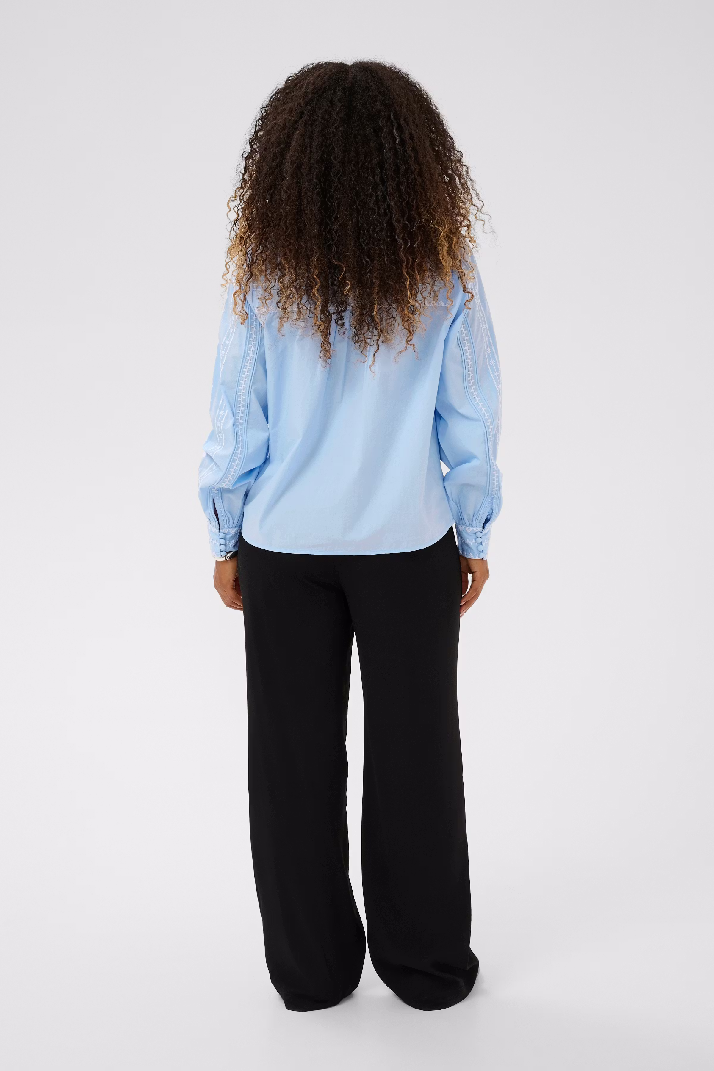 CRGwen Blouse LOOKBOOK BACK 10613168-144115