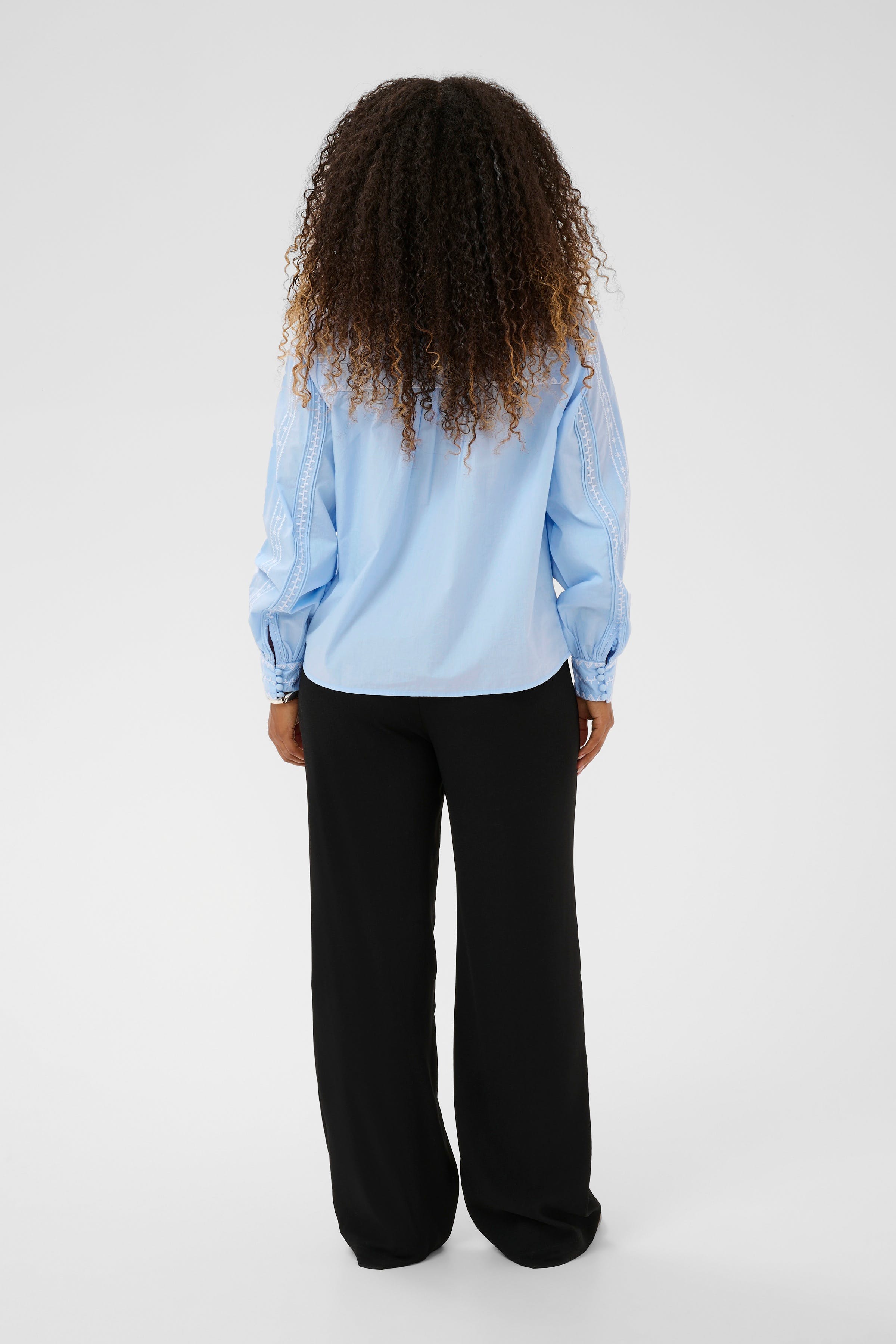 CRGwen Blouse LOOKBOOK BACK 10613168-144115