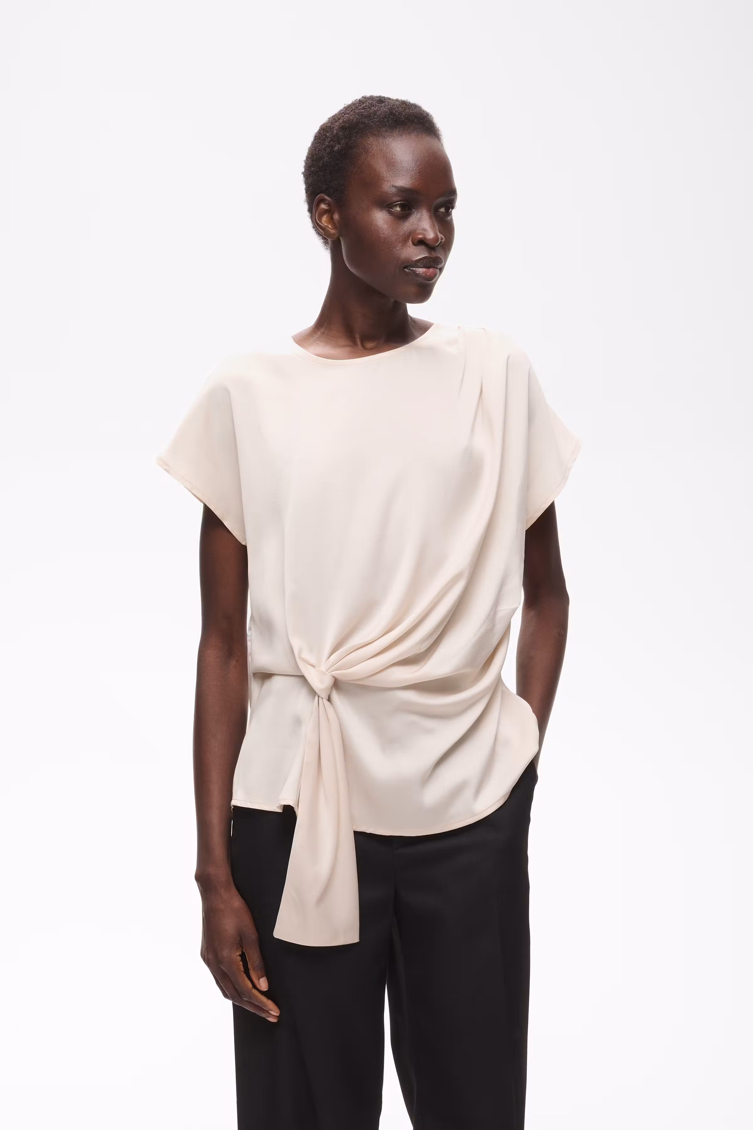 SATINEIW Bluse LOOKBOOK FRONT 30113427-130403
