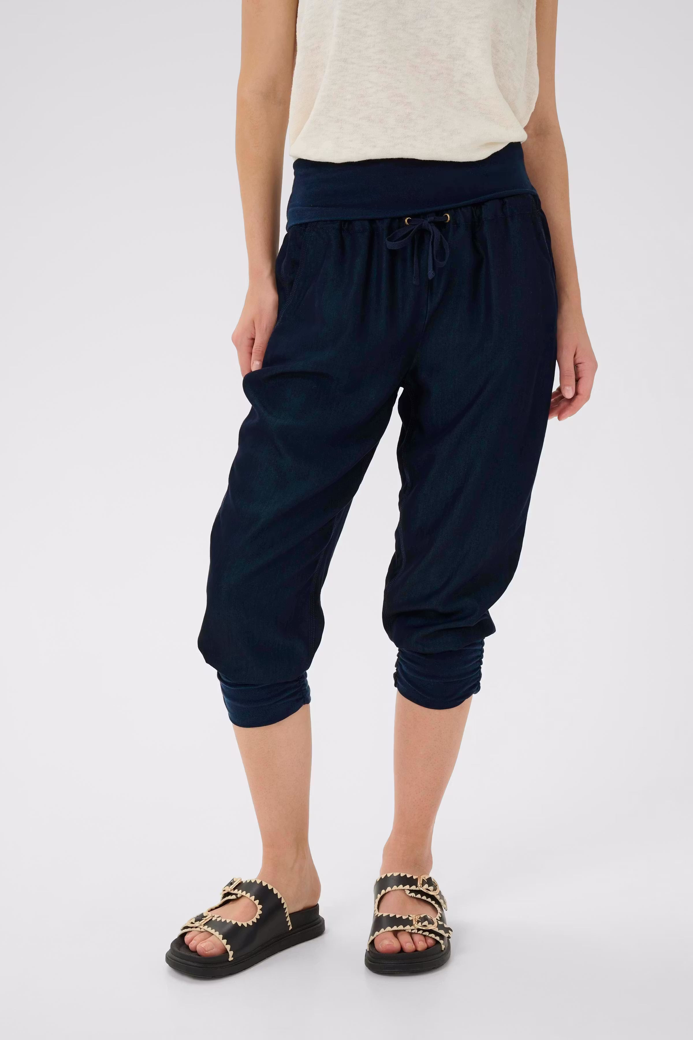 CRLine Trousers LOOKBOOK FRONT 10604697-193923