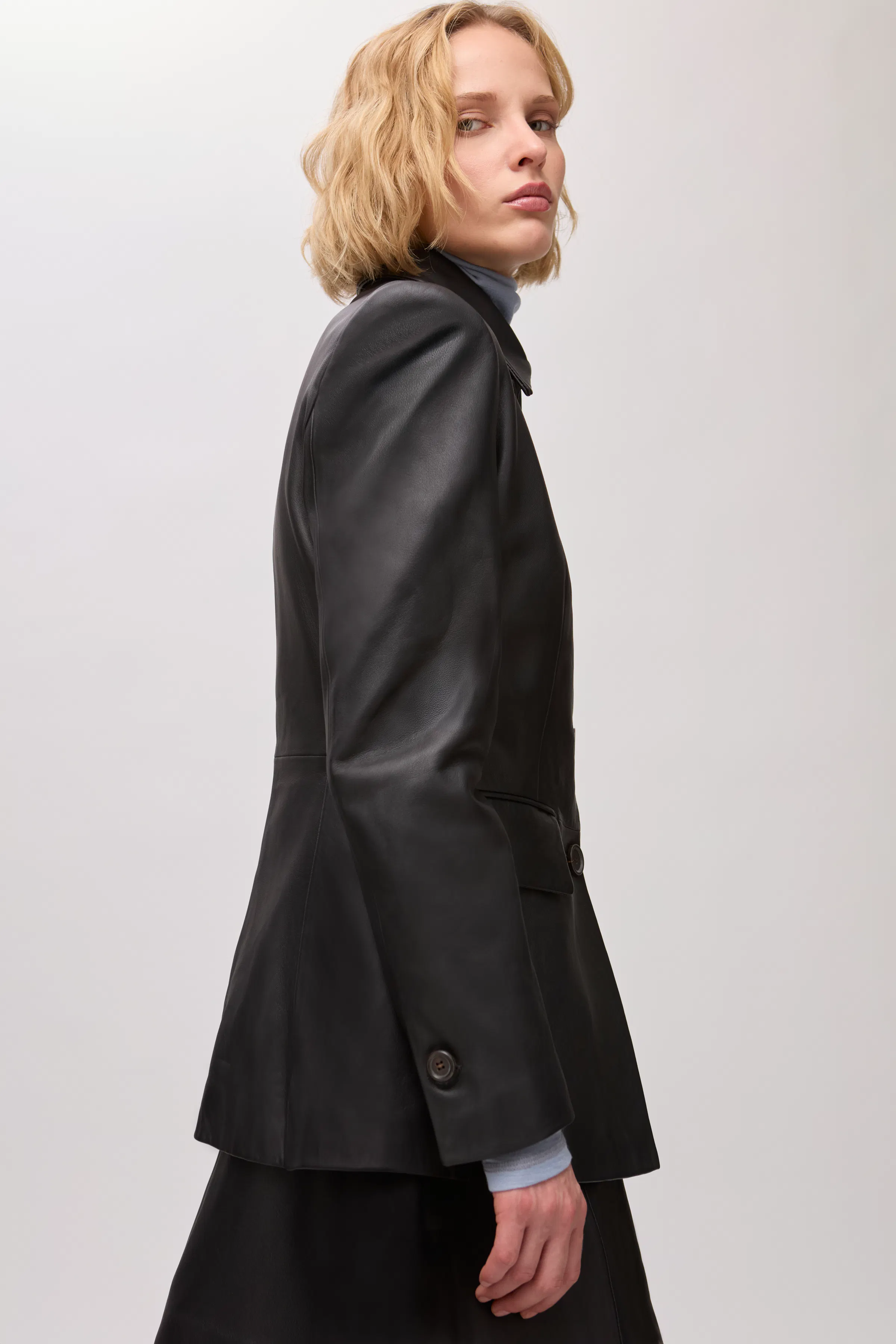 IOLiza Outerwear LOOKBOOK FRONT 30600111-BK999