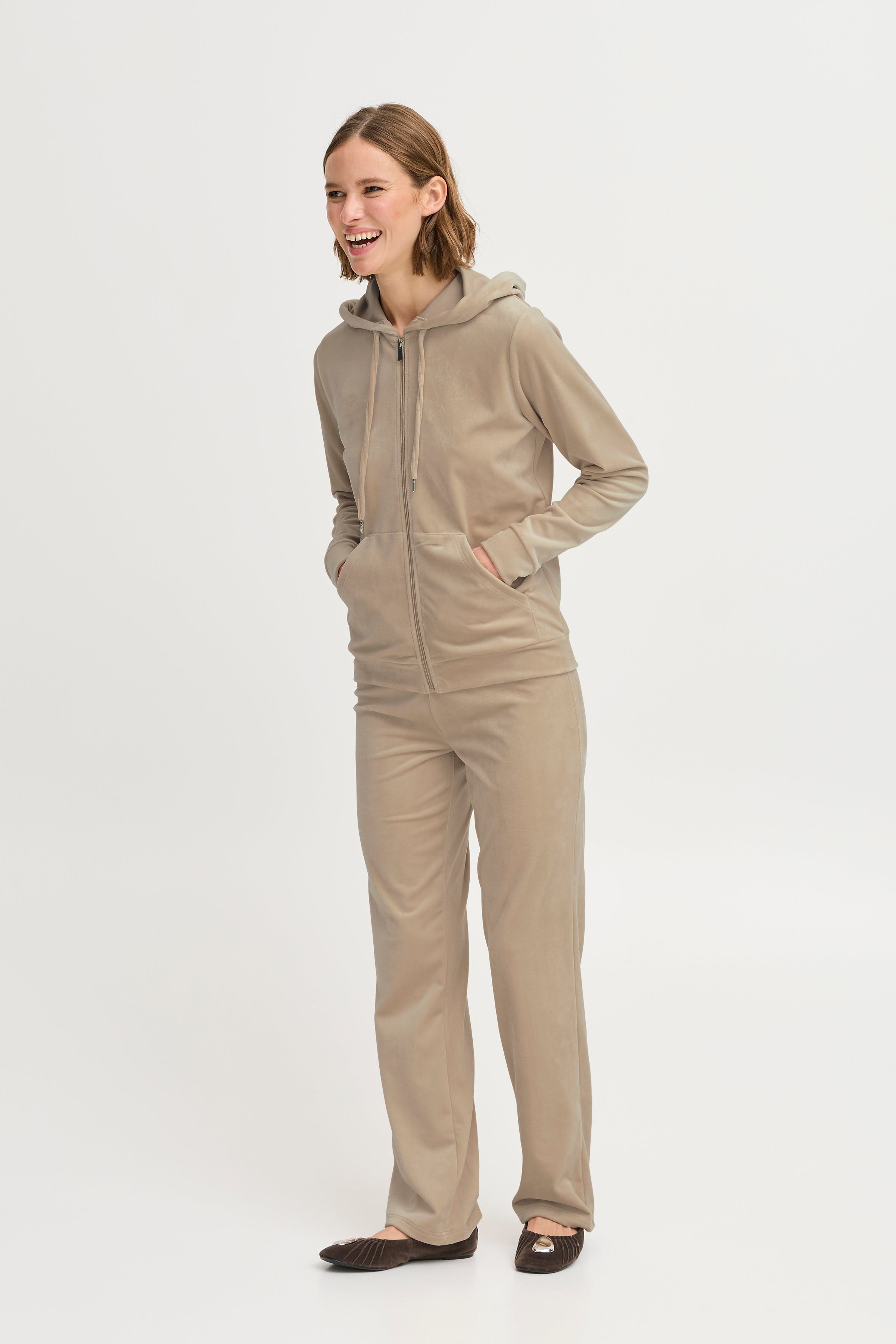 BYMITZA Joggedrakt LOOKBOOK FRONT 20810786-140708