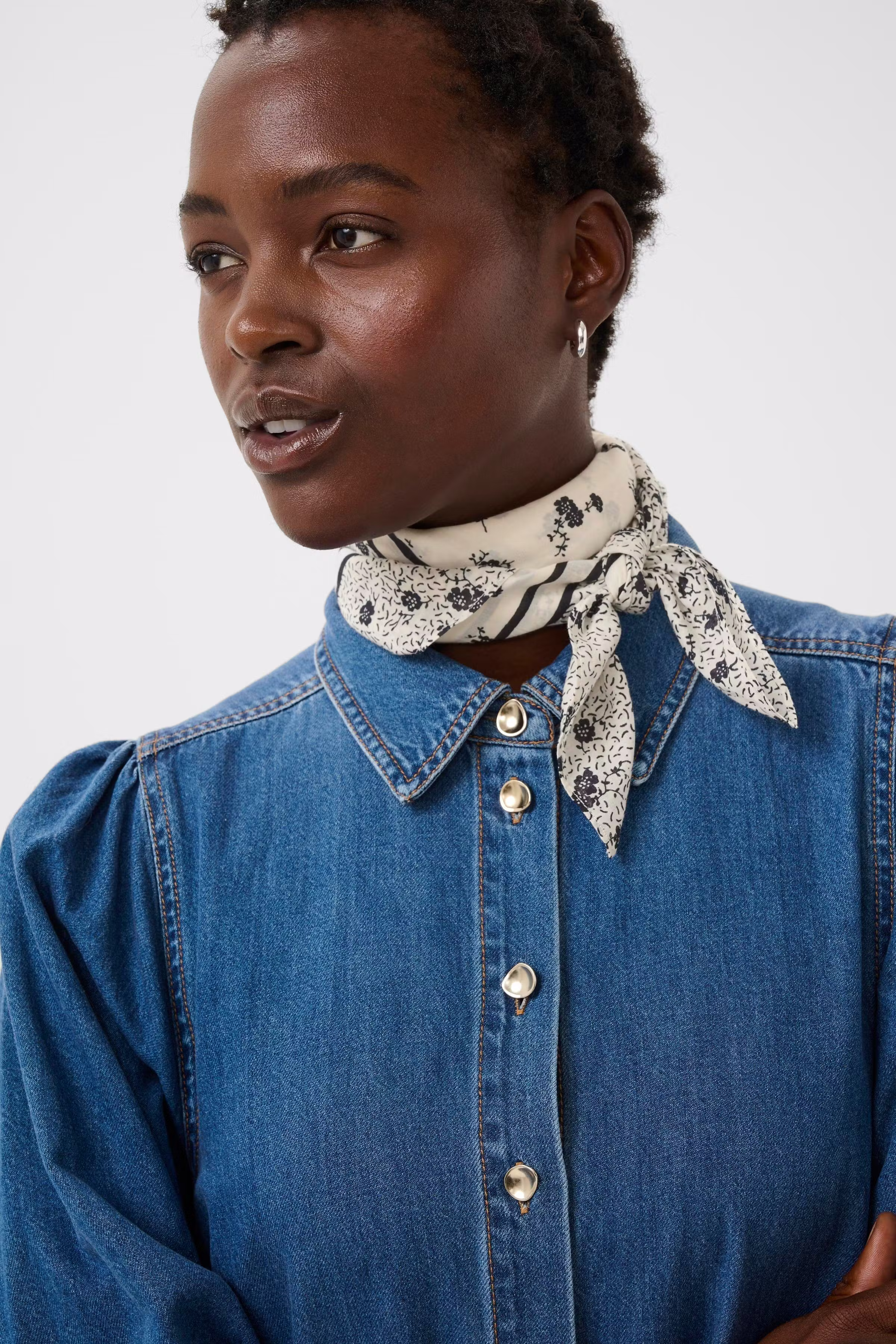 PhiPW Scarf LOOKBOOK DETAIL 30309304-304545