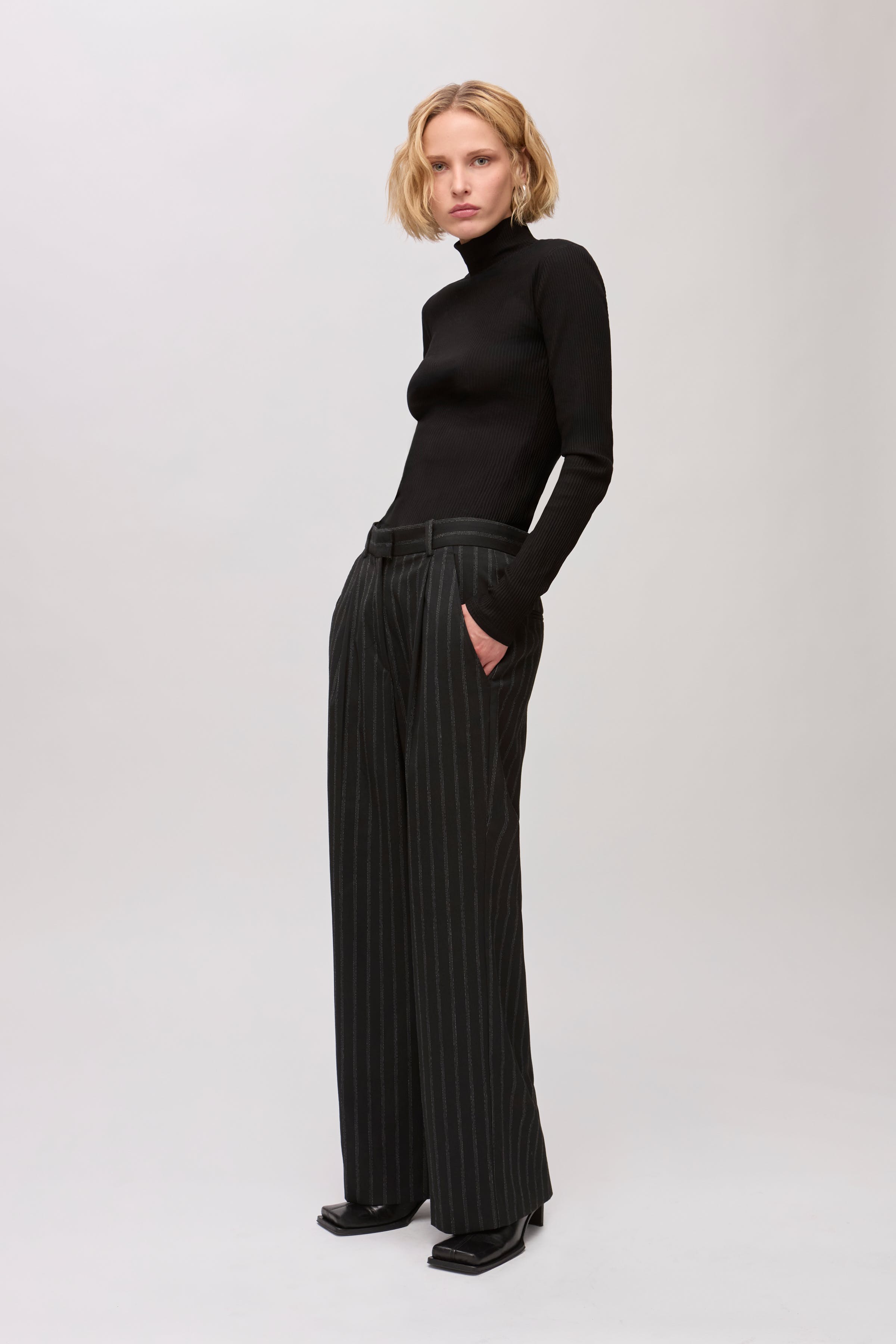 IOFemke Top LOOKBOOK FRONT 30600086-BK999