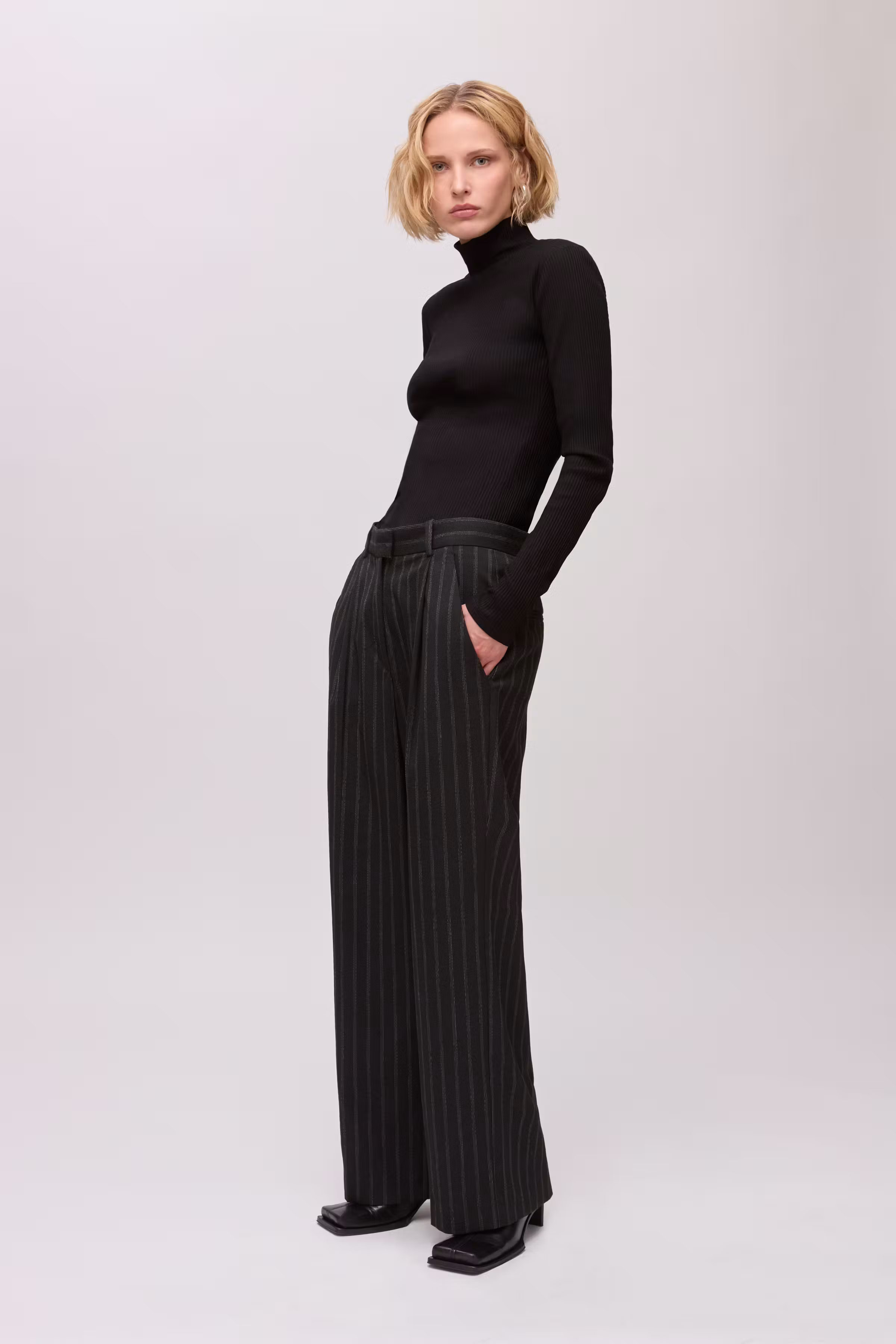 IOFemke Top LOOKBOOK FRONT 30600086-BK999