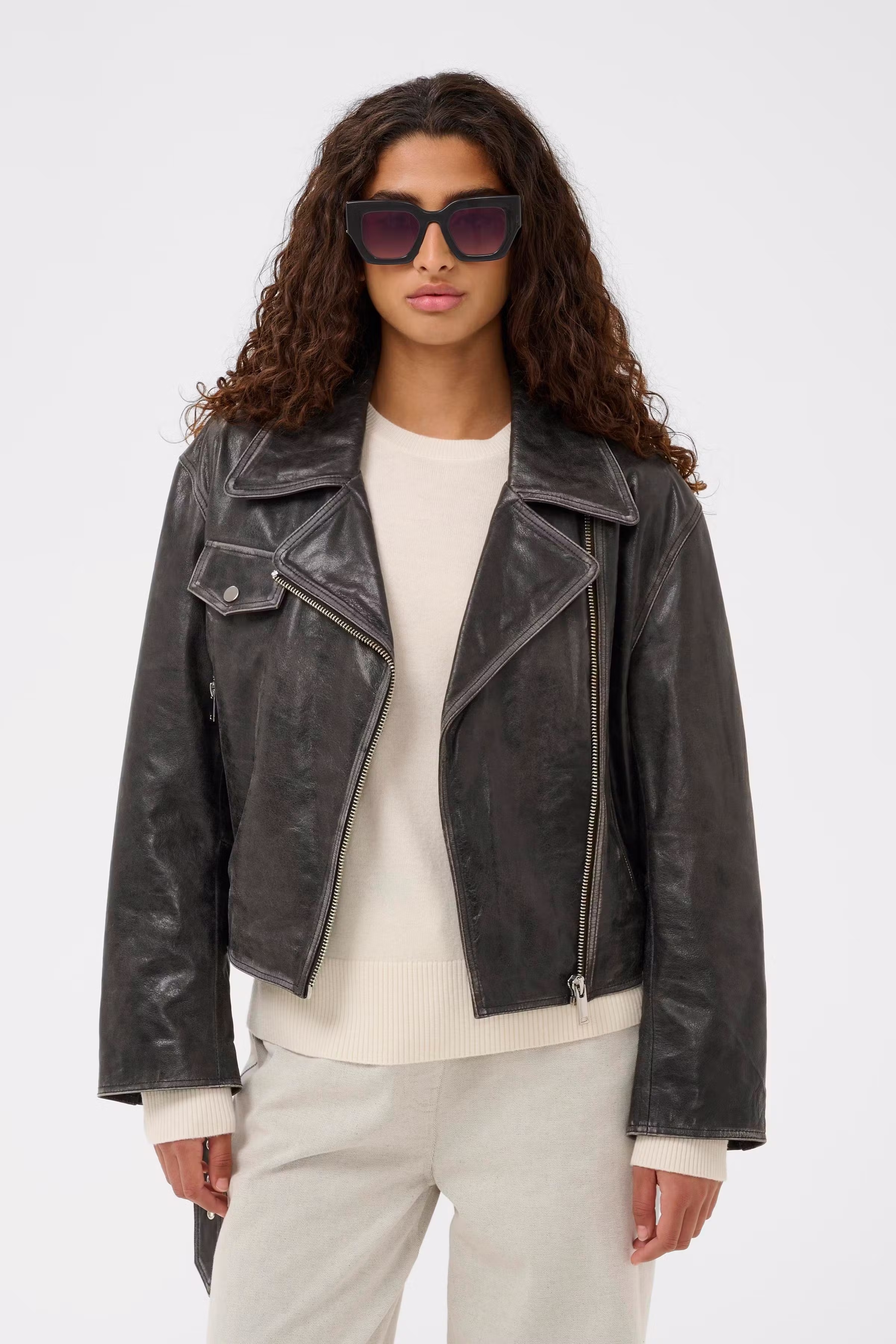 SLChase Sunglasses LOOKBOOK FRONT 30408227-194008