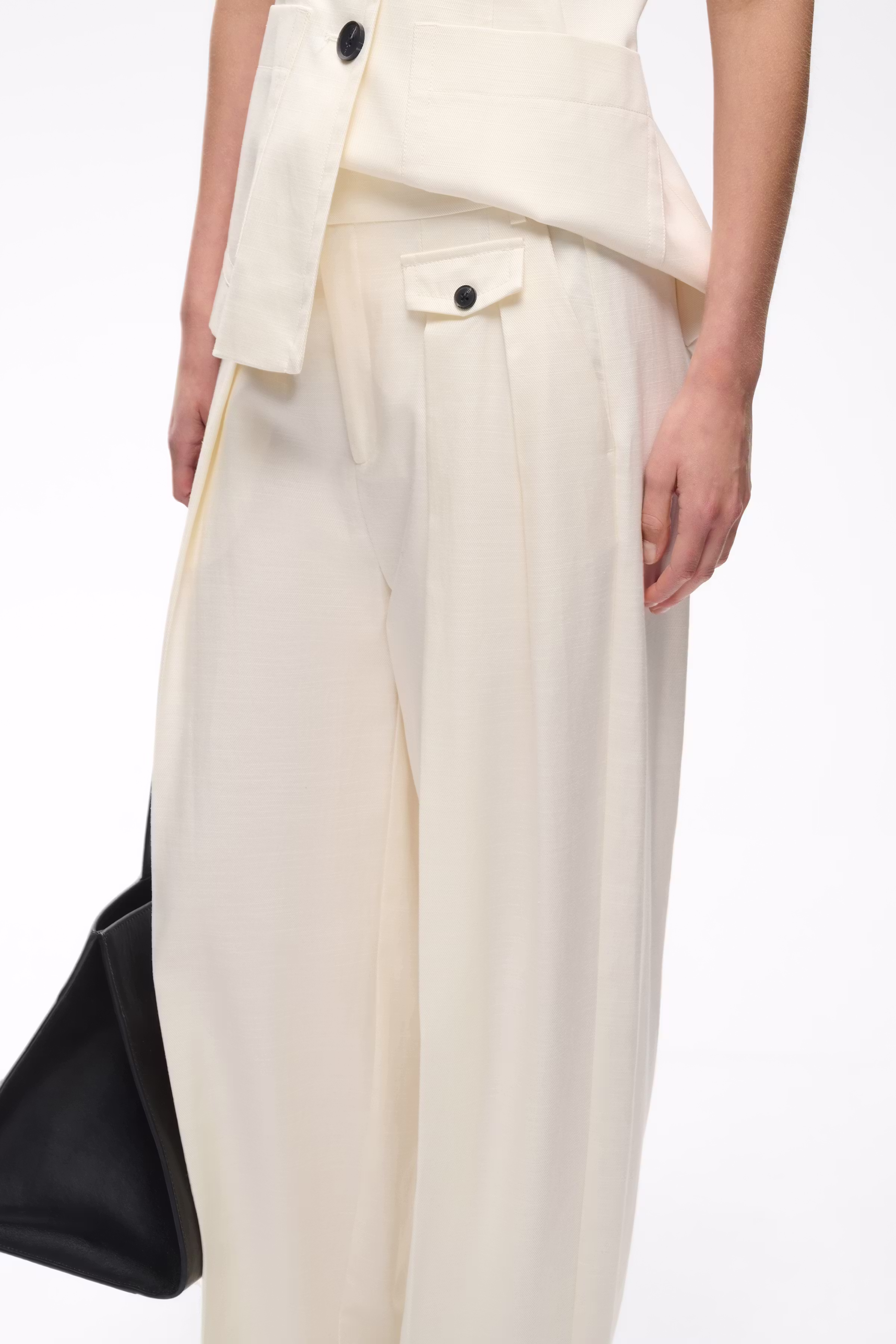 QUENTAIW Trousers LOOKBOOK DETAIL 30112663-120601