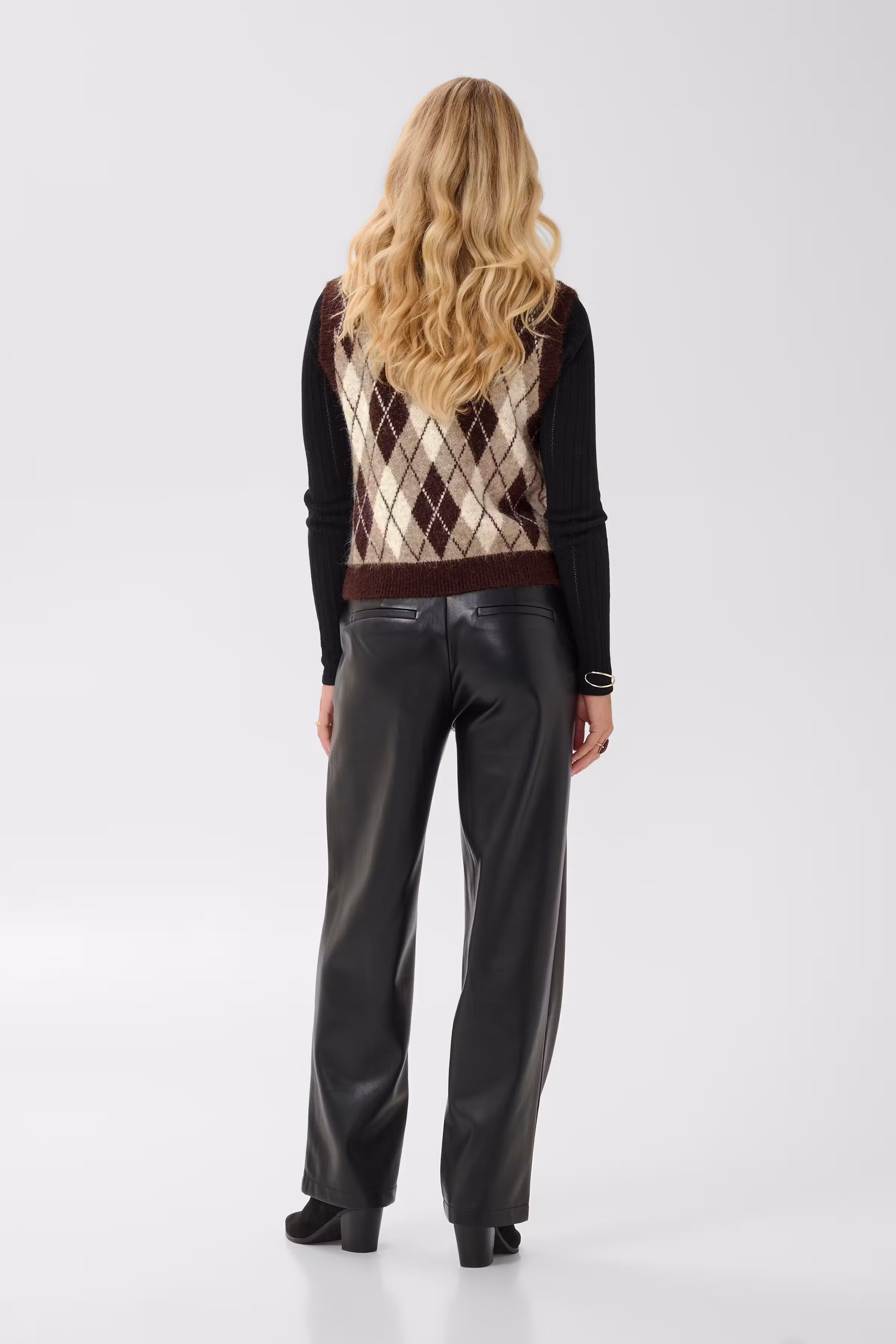 CRMirea Weste LOOKBOOK BACK 10615666-1000520