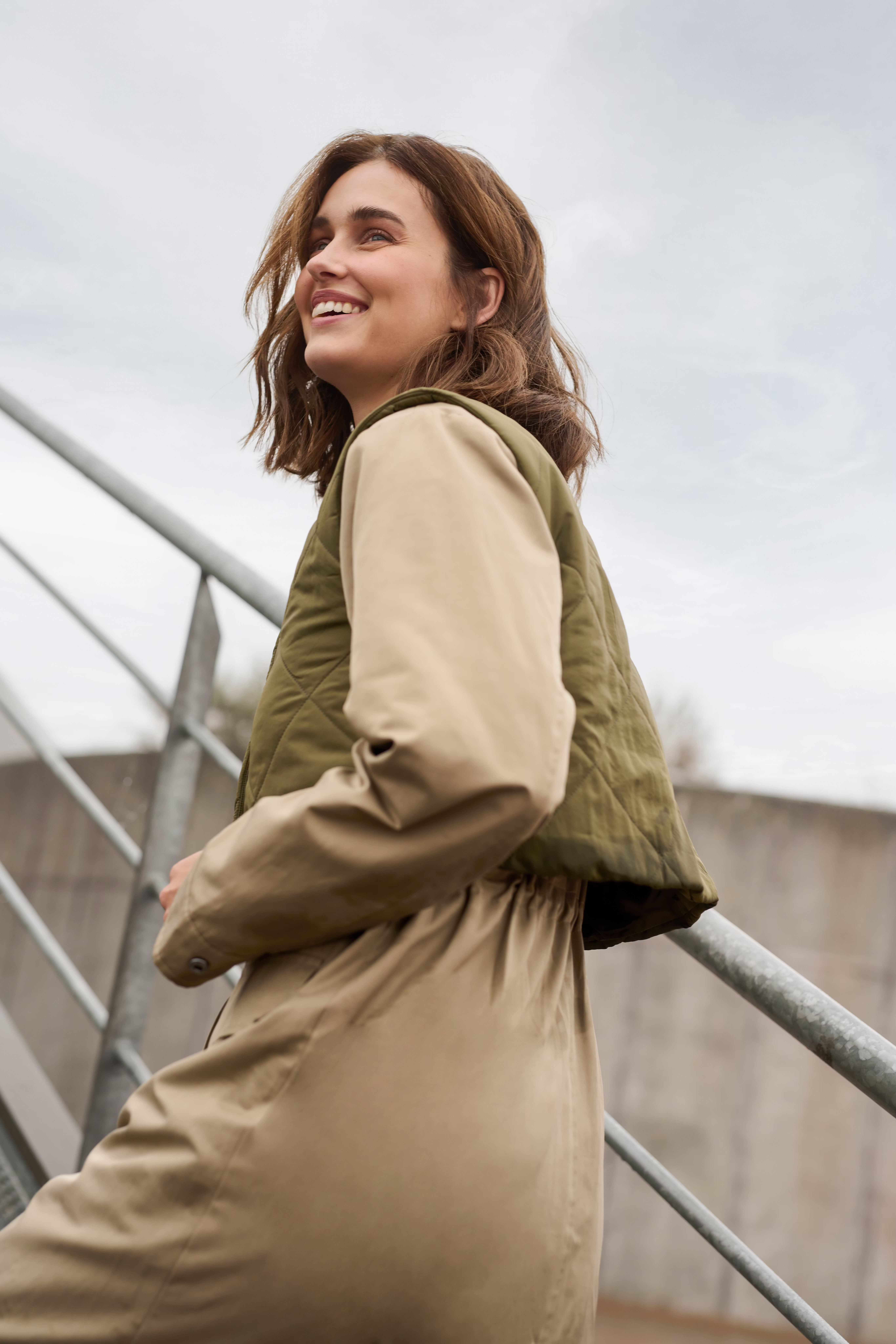 KAdania Mantel LOCATION NONE 10507699-171113