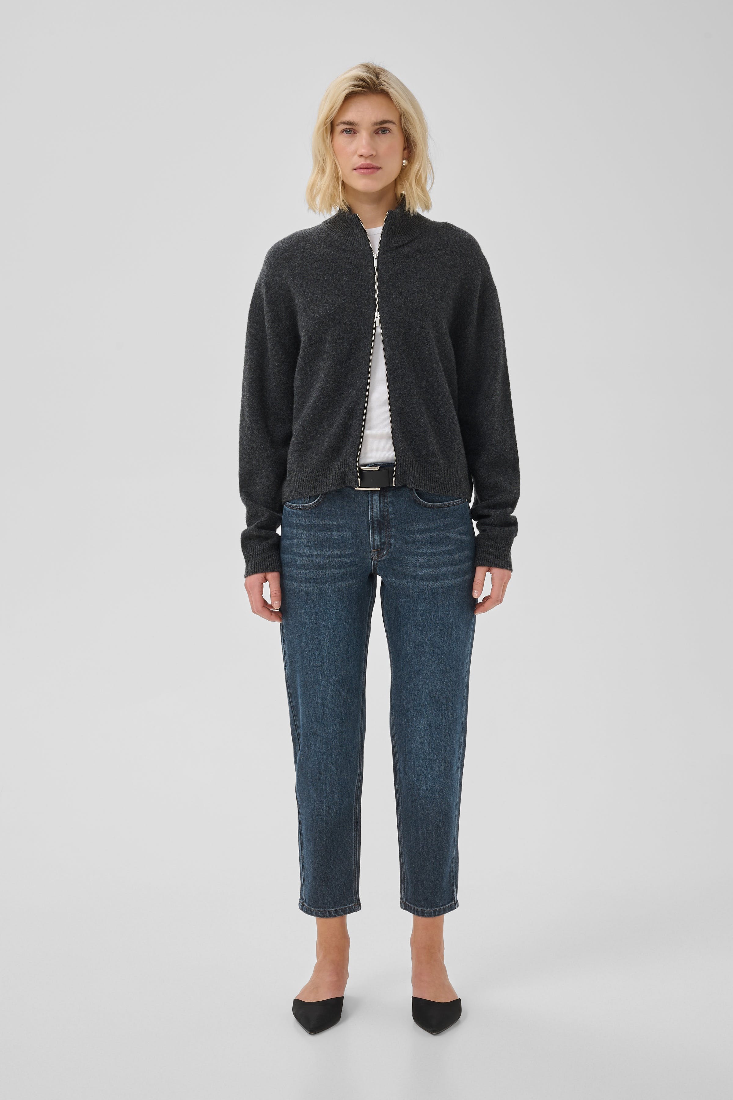 04 THE MOMMY HIGH TAPERED JEANS LOOKBOOK FRONT 10704537-100062