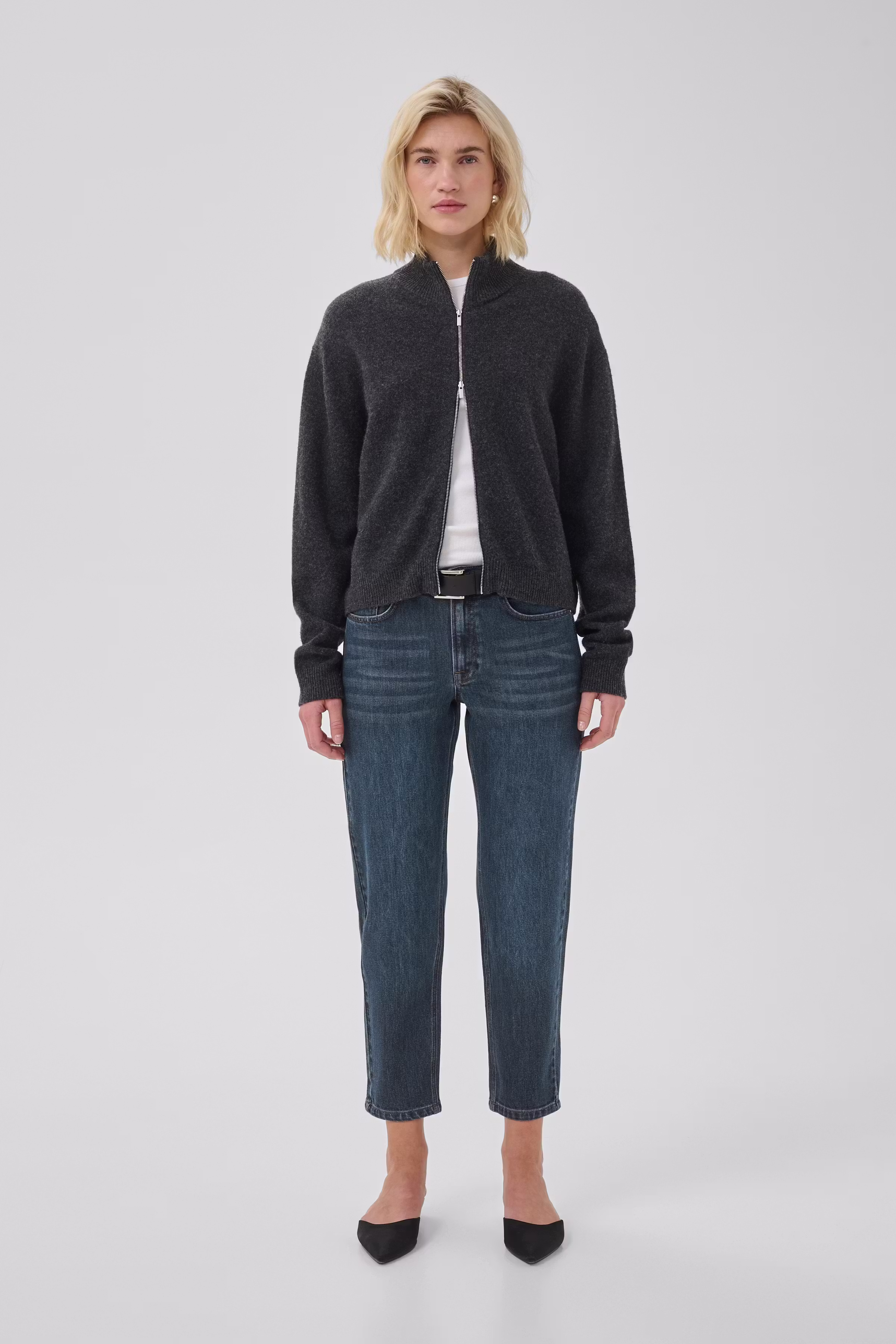 04 THE MOMMY HIGH TAPERED JEANS LOOKBOOK FRONT 10704537-100062