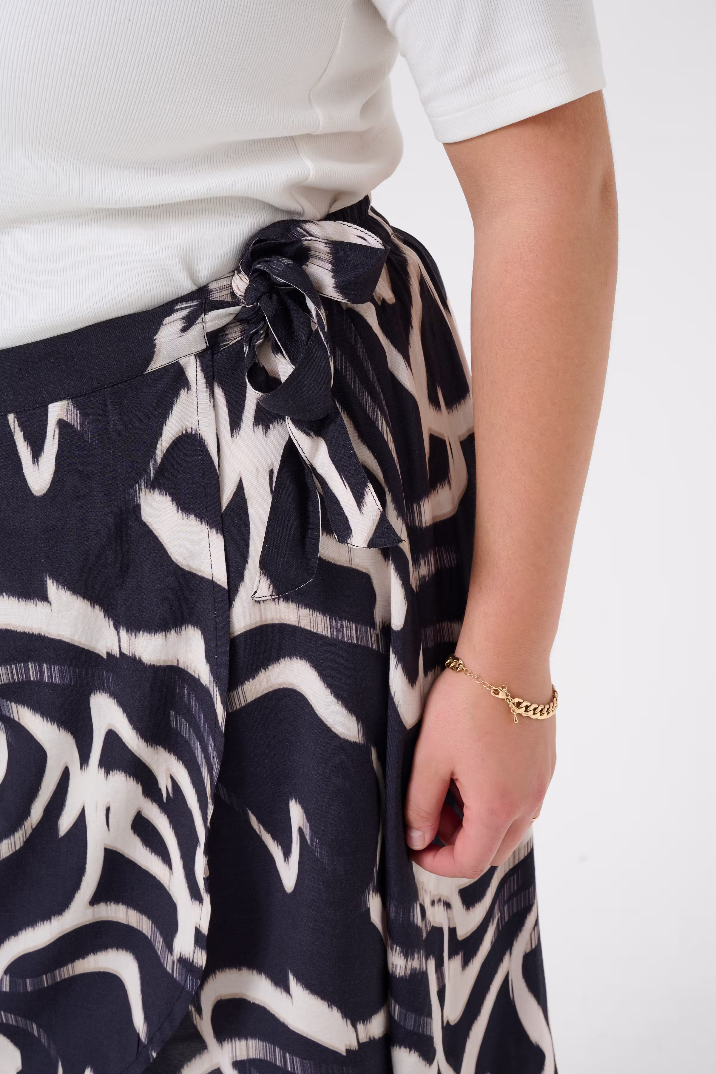 KCmaren Skirt LOOKBOOK DETAIL 10583405-107701