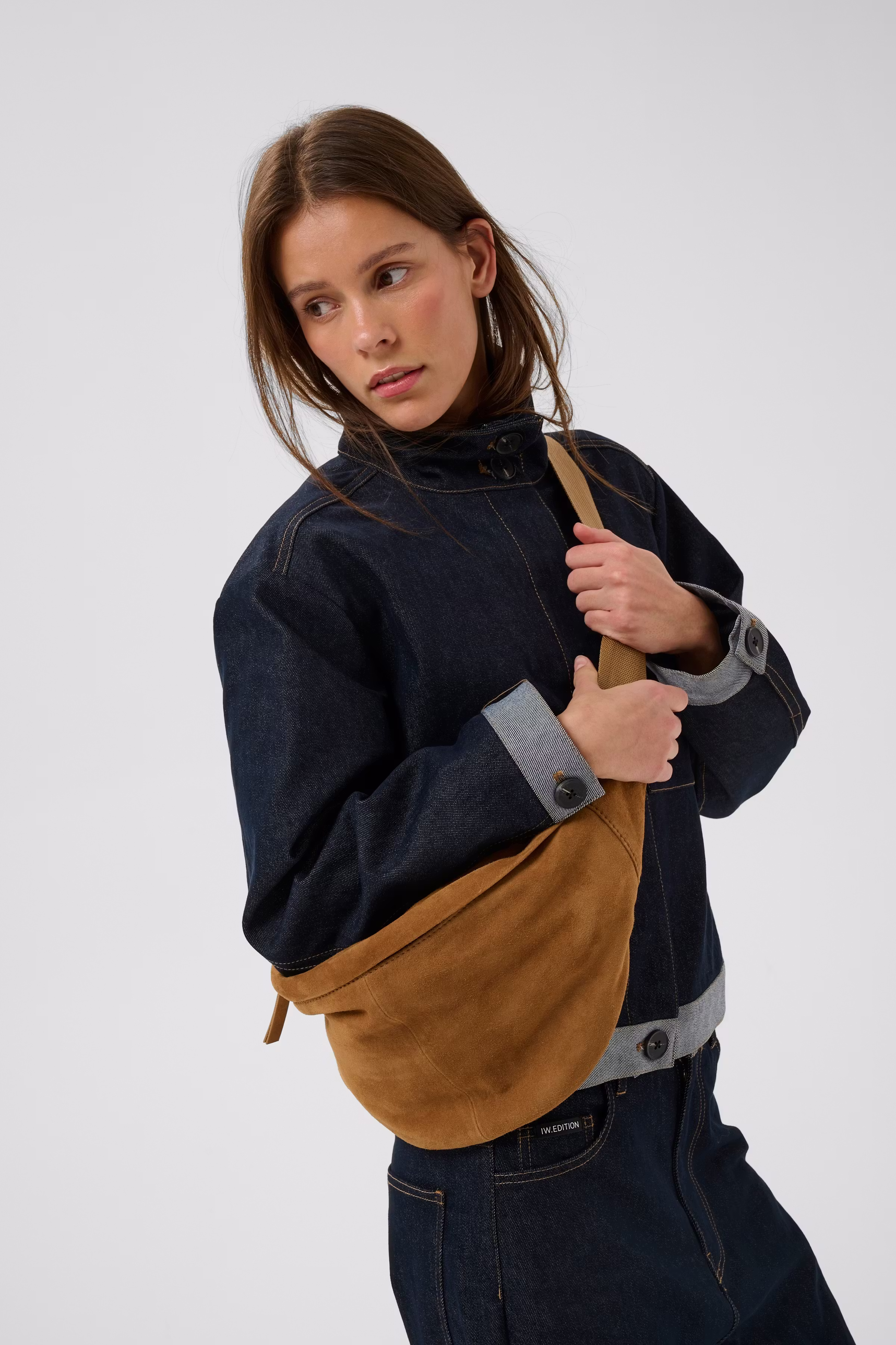 RASIDAIW SUEDE BUMBAG LOOKBOOK DETAIL 30112466-171327