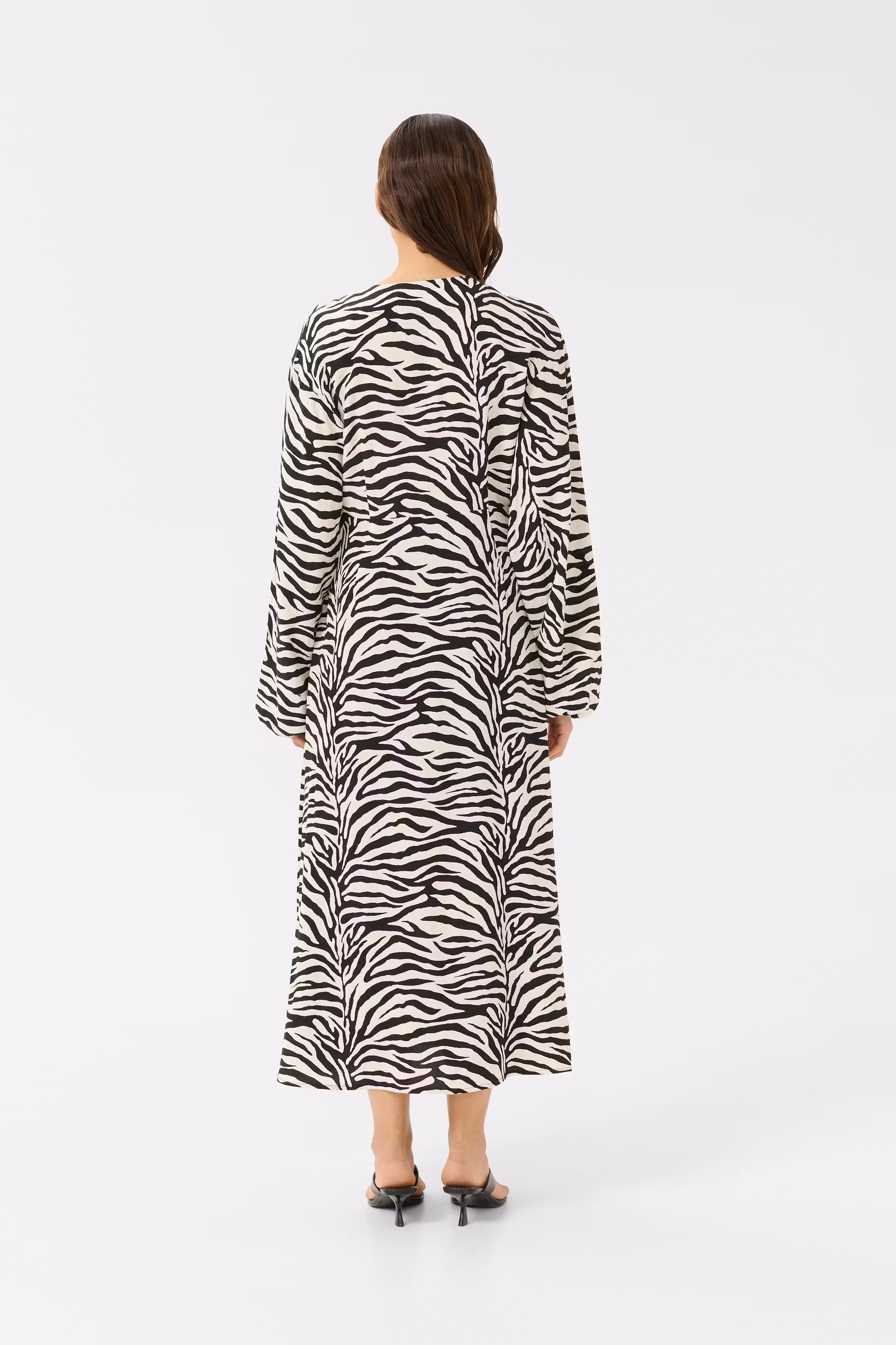 GZveva Dress LOOKBOOK BACK 10910422-107873