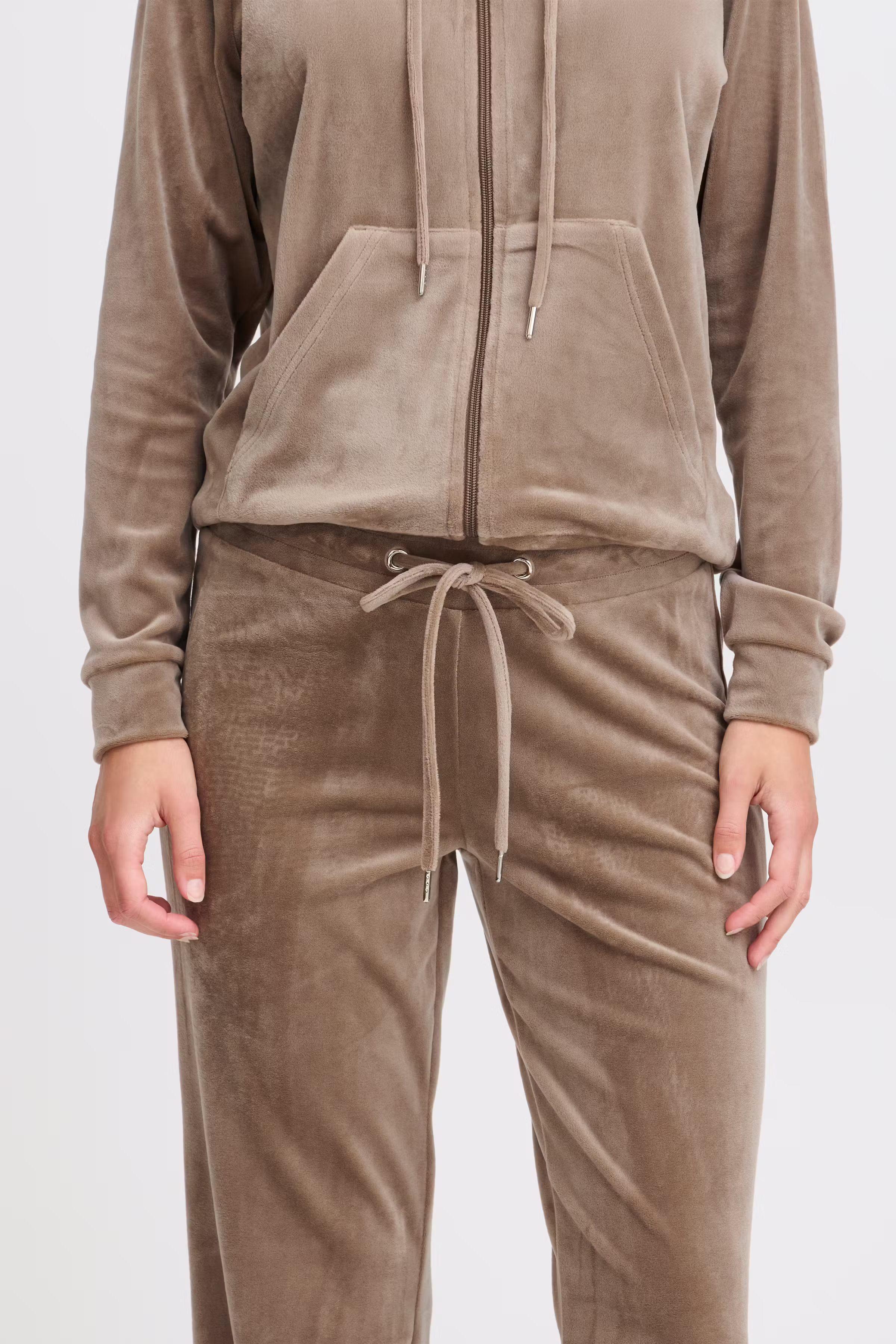 BYSTILLA Veloursett LOOKBOOK DETAIL 20816019-181112