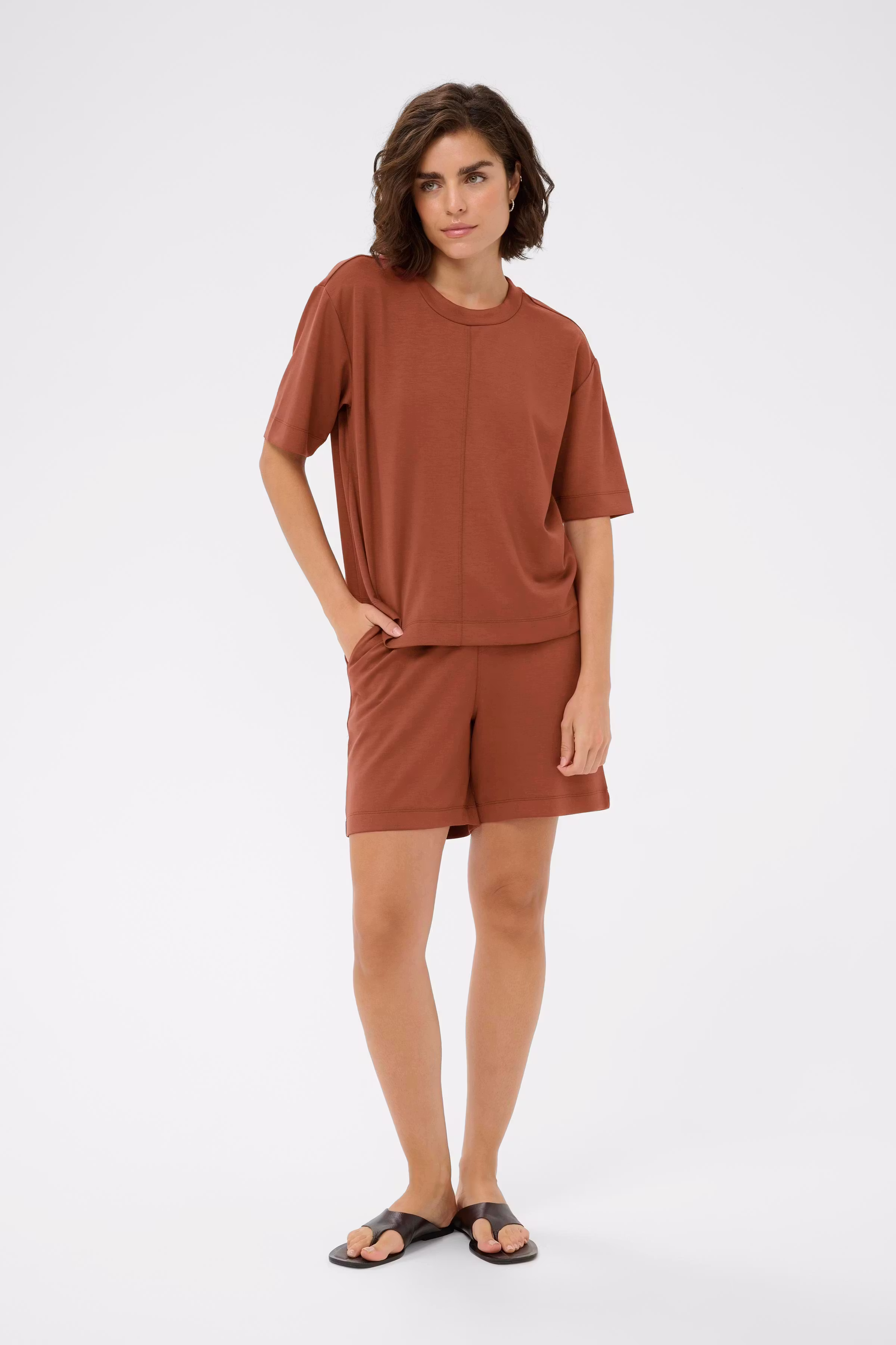 KAannie T-shirt LOOKBOOK FRONT 10511809-191334