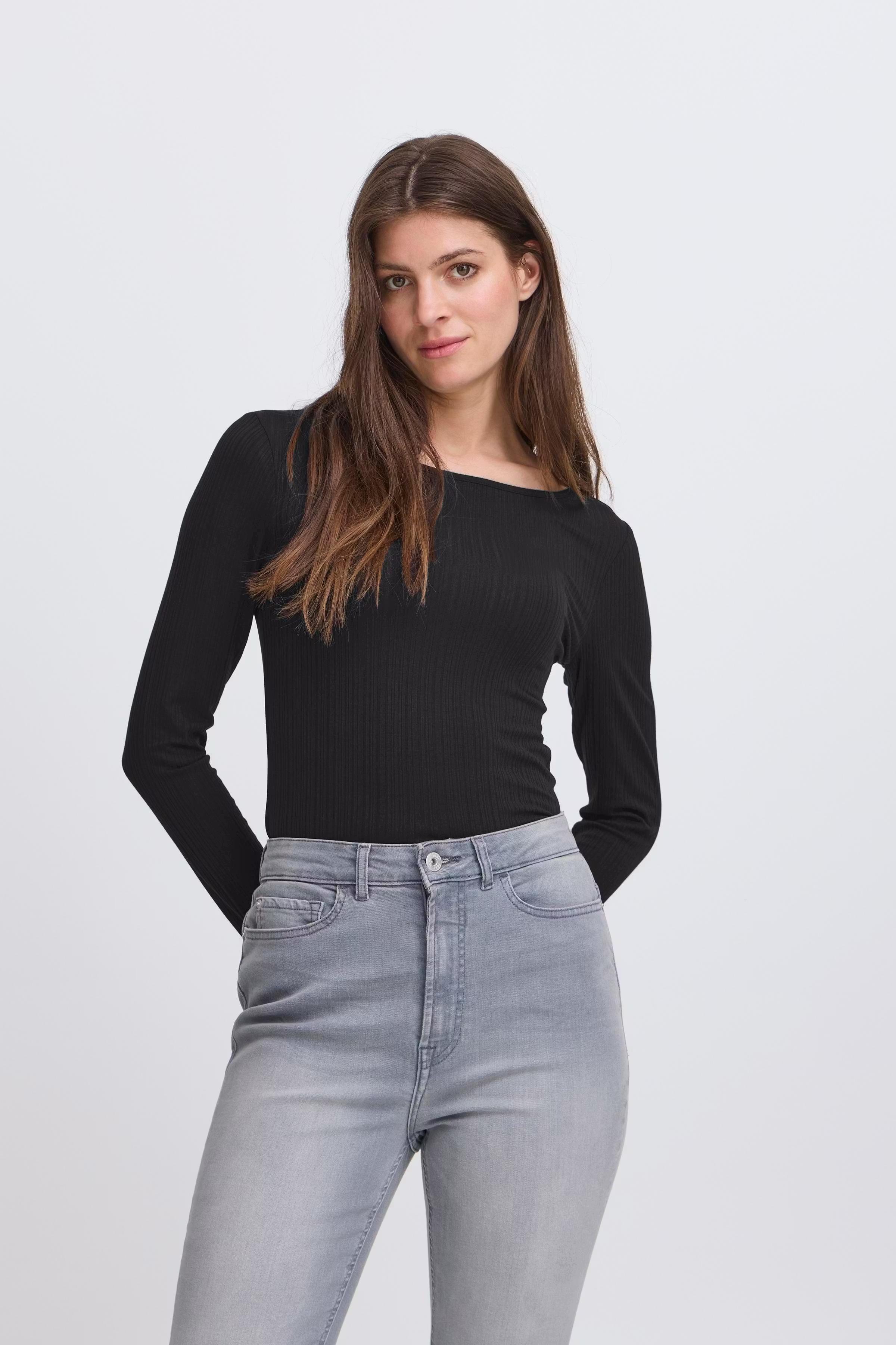 IHCELLA Langermet T-shirt LOOKBOOK FRONT 20122819-194008