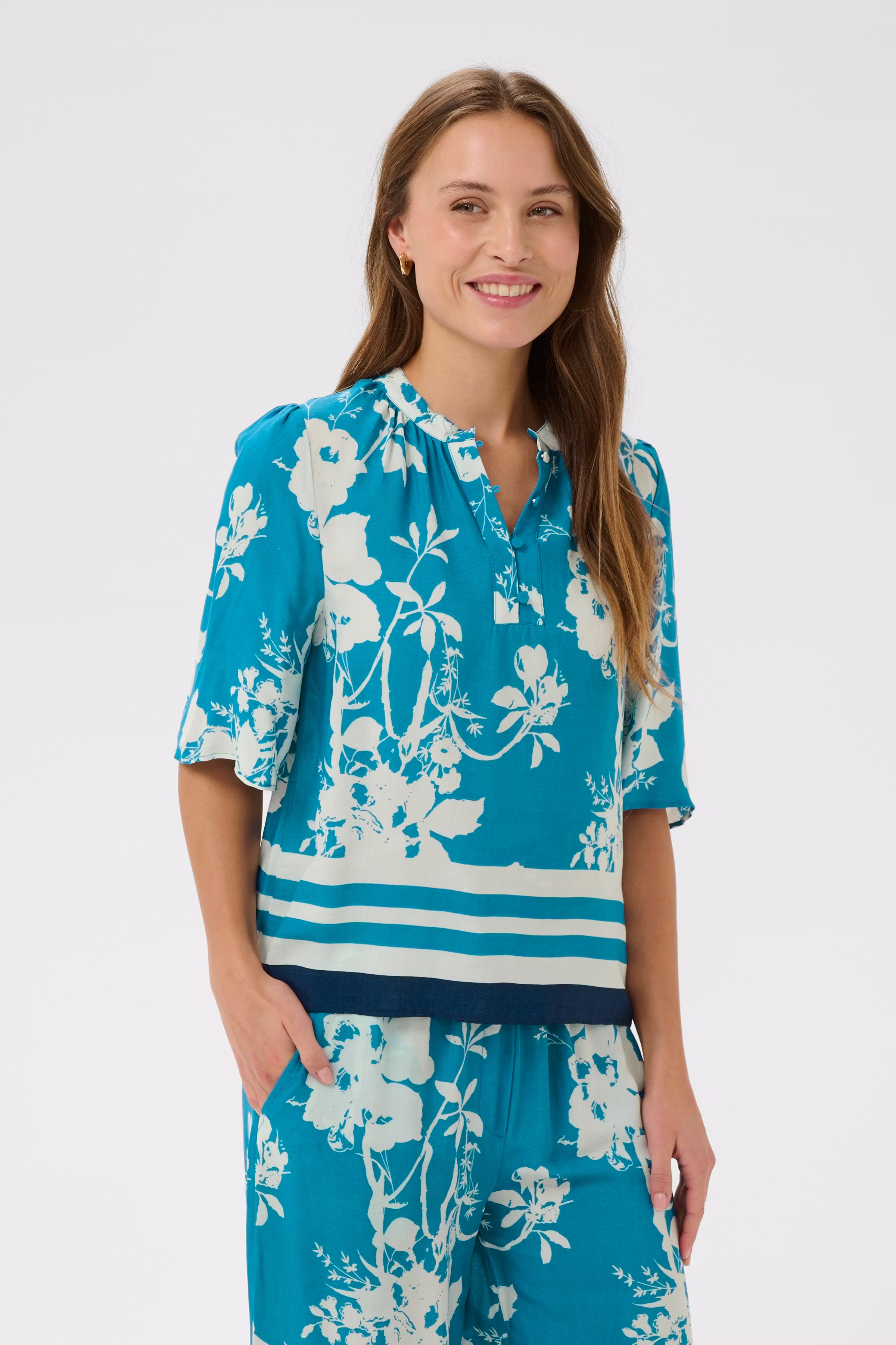 RashedaSZ Bluse LOOKBOOK FRONT 30515065-304890