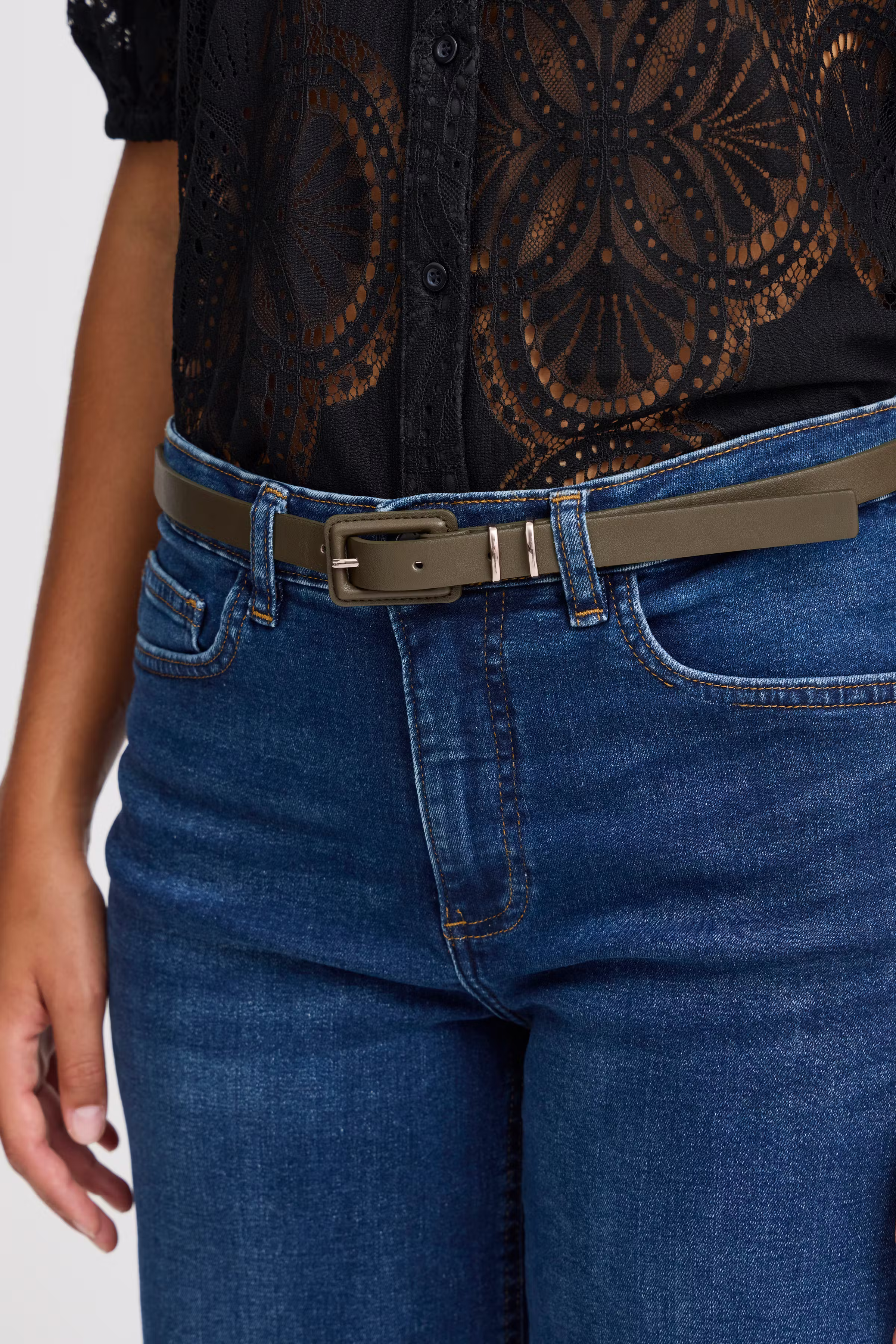 IAKAPIA Belt LOOKBOOK FRONT 20121725-190414