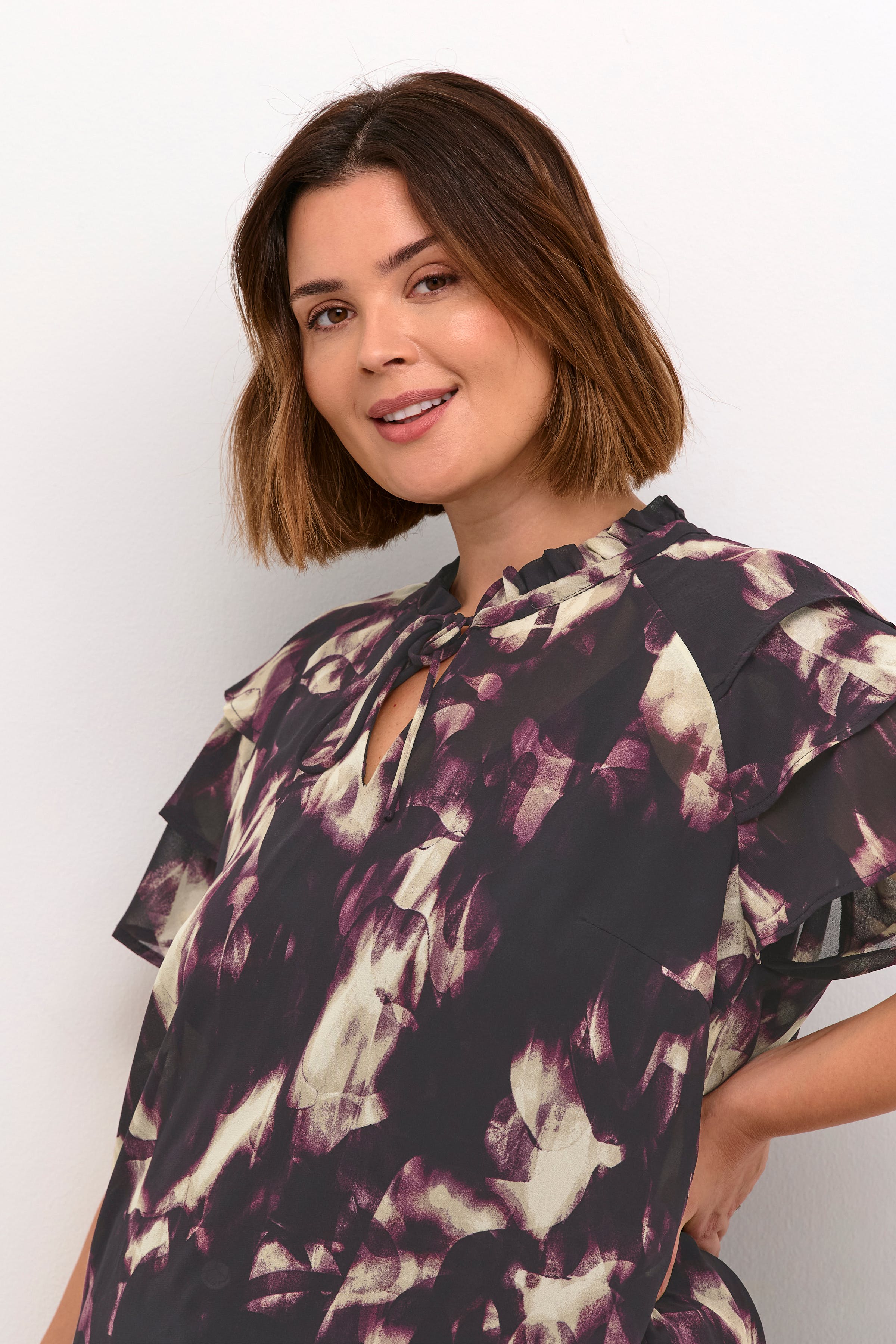 KCnour Blouse LOOKBOOK DETAIL 10582700-106600