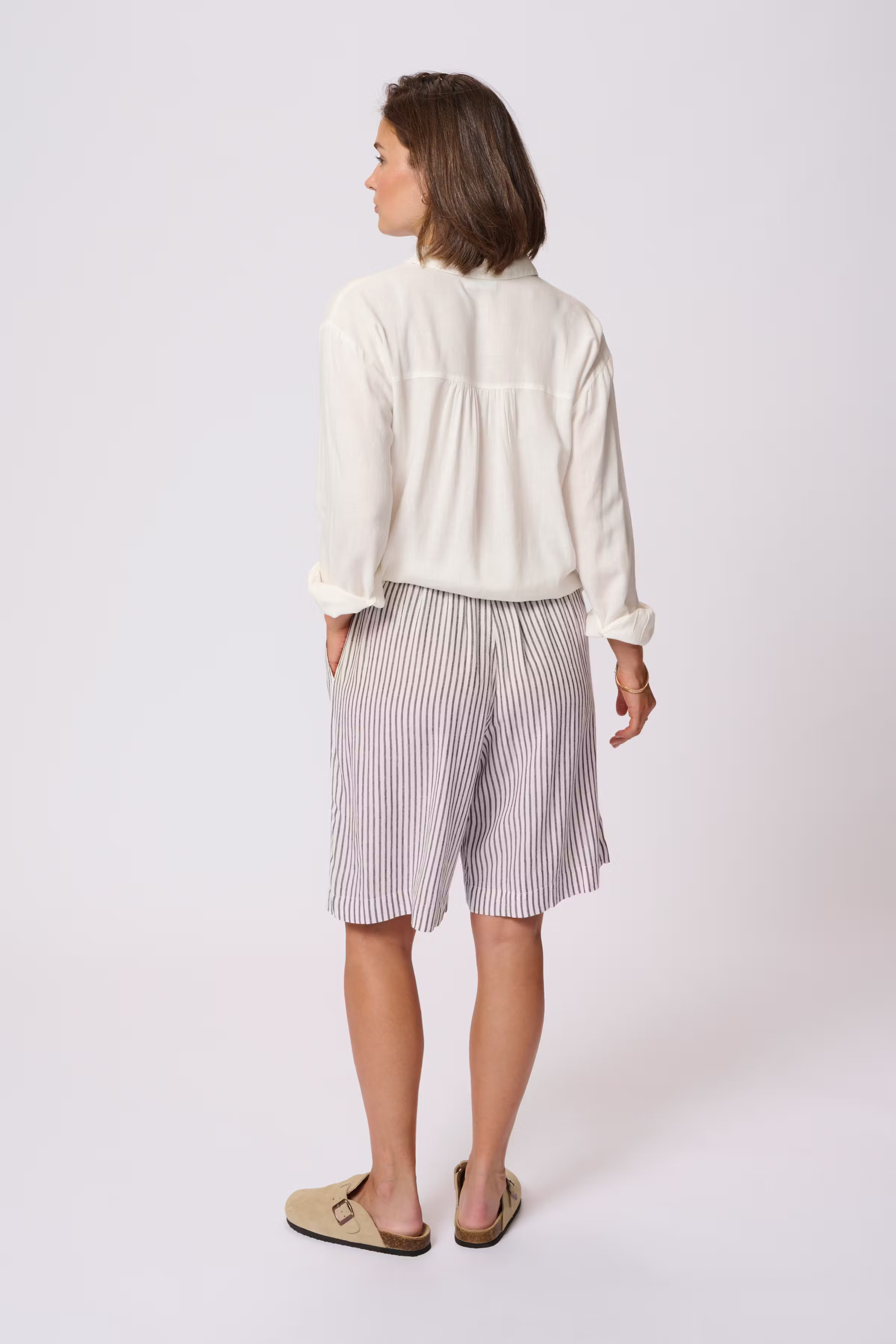 KAmilia Linnen Shorts LOOKBOOK BACK 10509668-107749