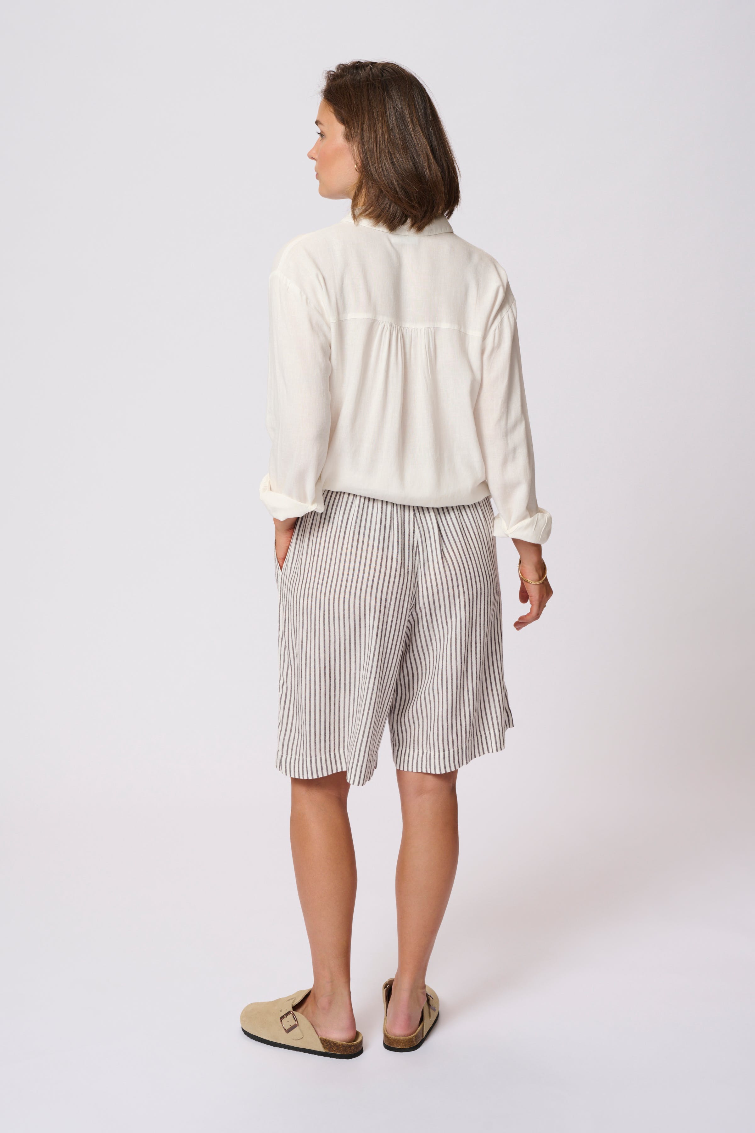 KAmilia Linen Shorts LOOKBOOK BACK 10509668-107749