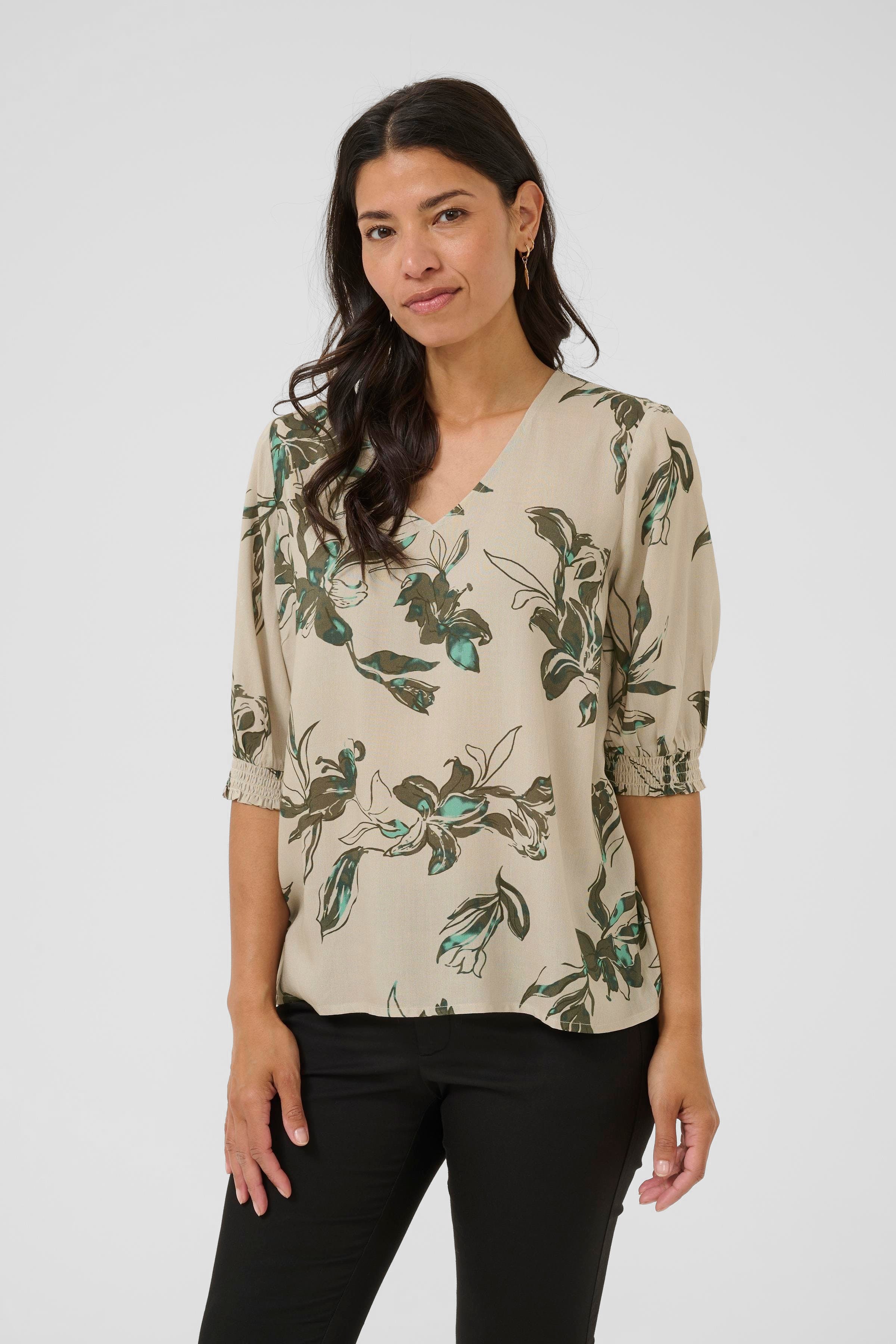 BPtrudy Bluse LOOKBOOK FRONT 40200012-108404