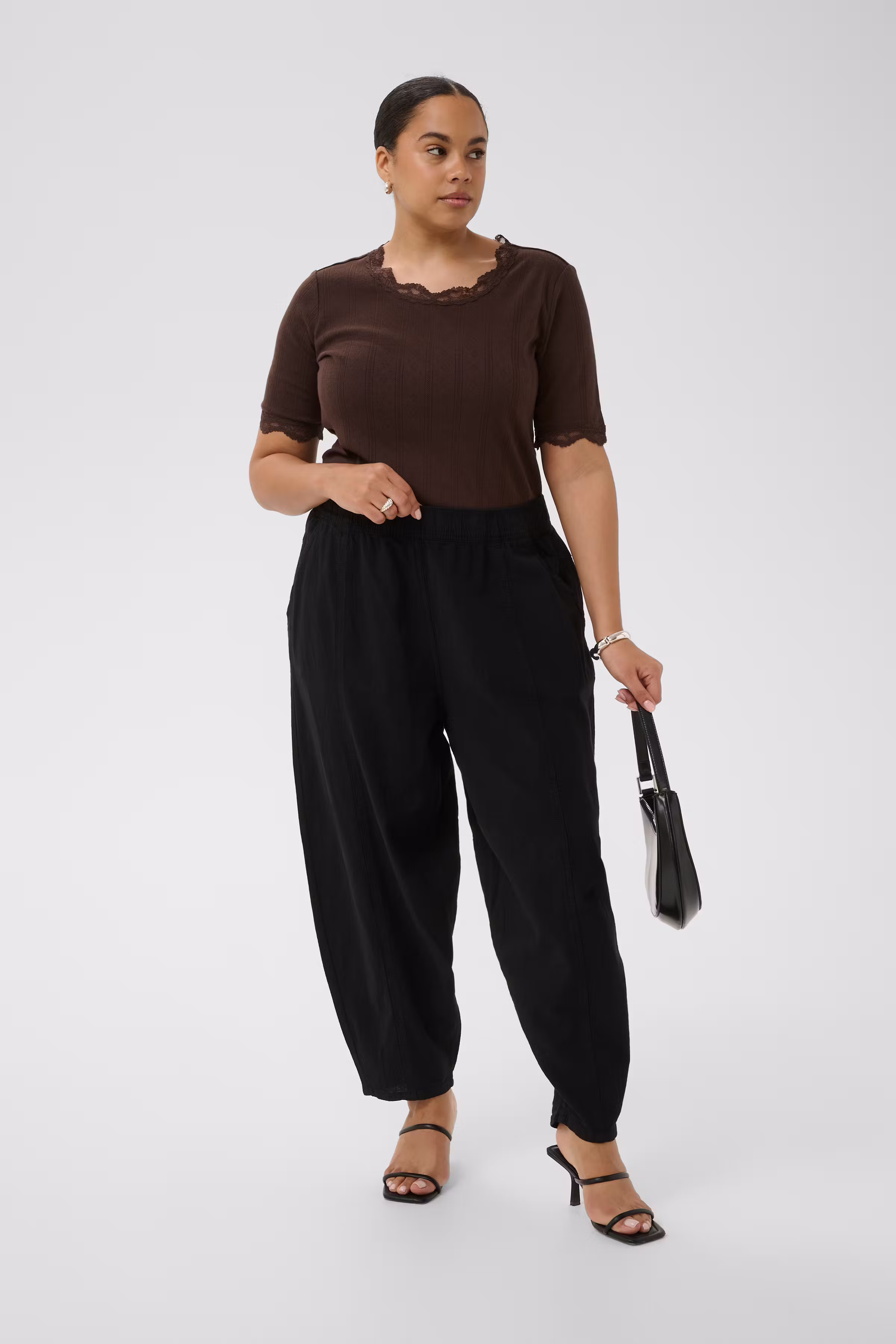 KCnana Trousers LOOKBOOK FRONT 10583968-100121