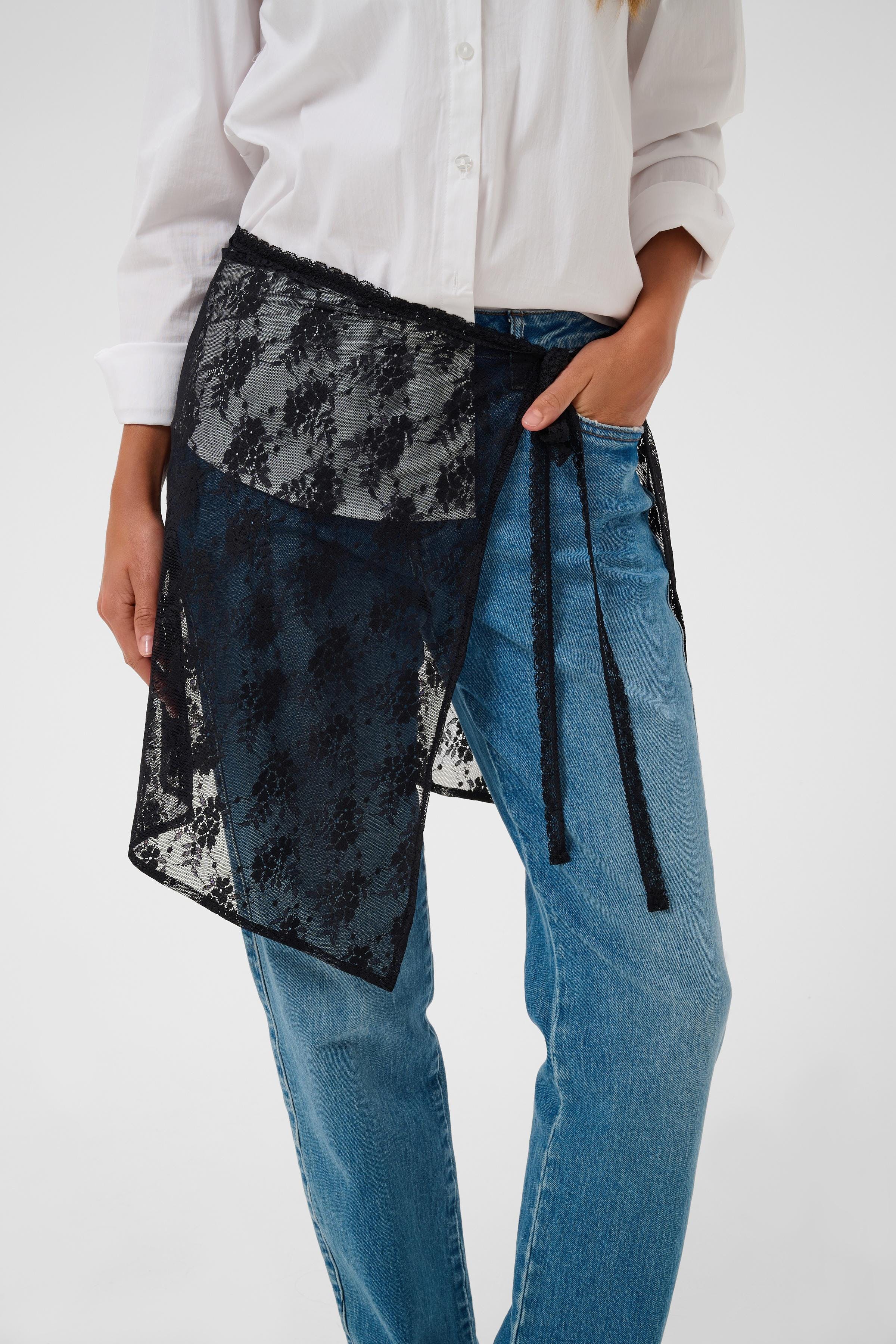 KAember Scarf LOOKBOOK FRONT 10513007-100121