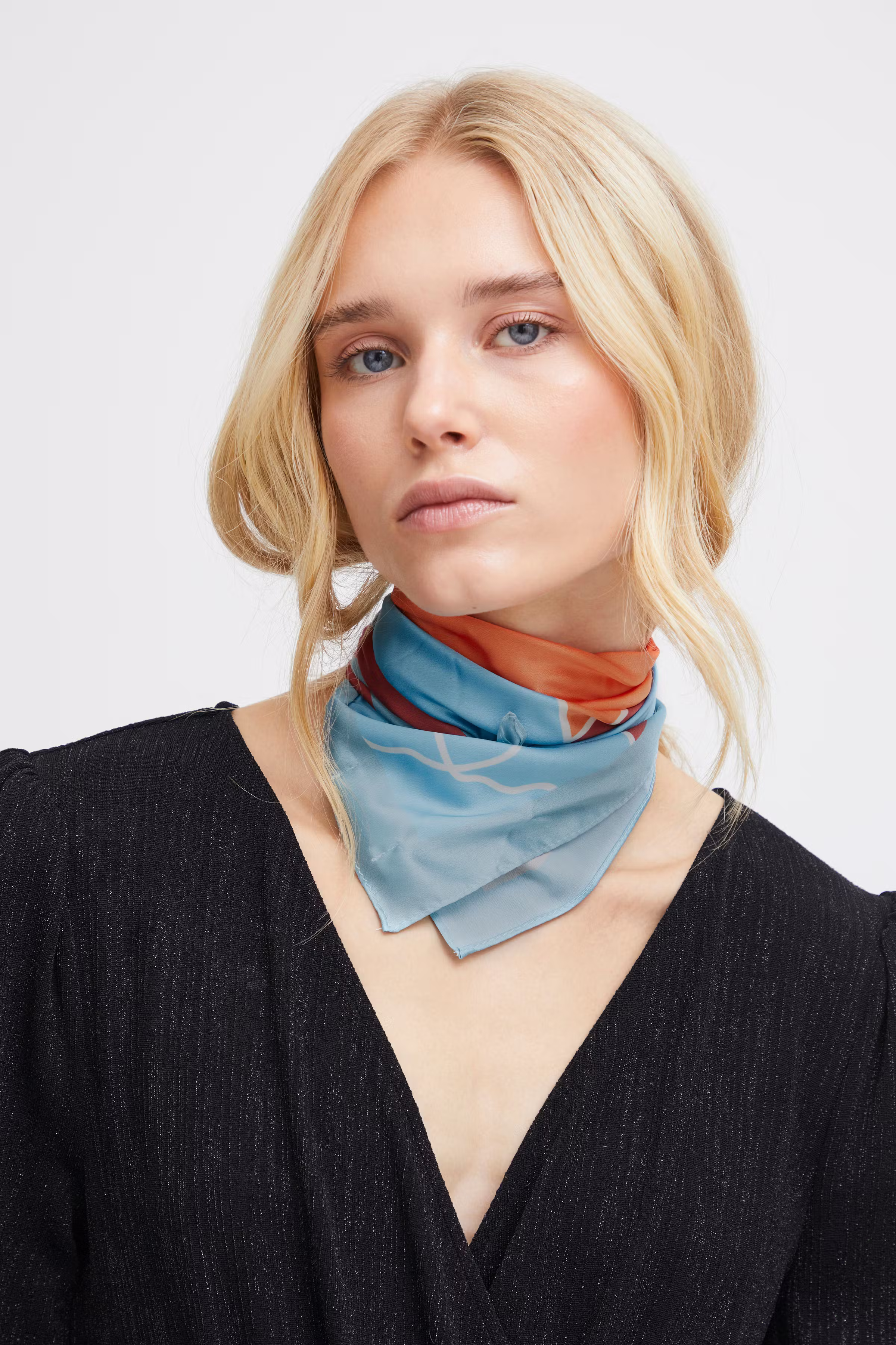 IAREBA Skjerf LOOKBOOK FRONT 20120540-154421