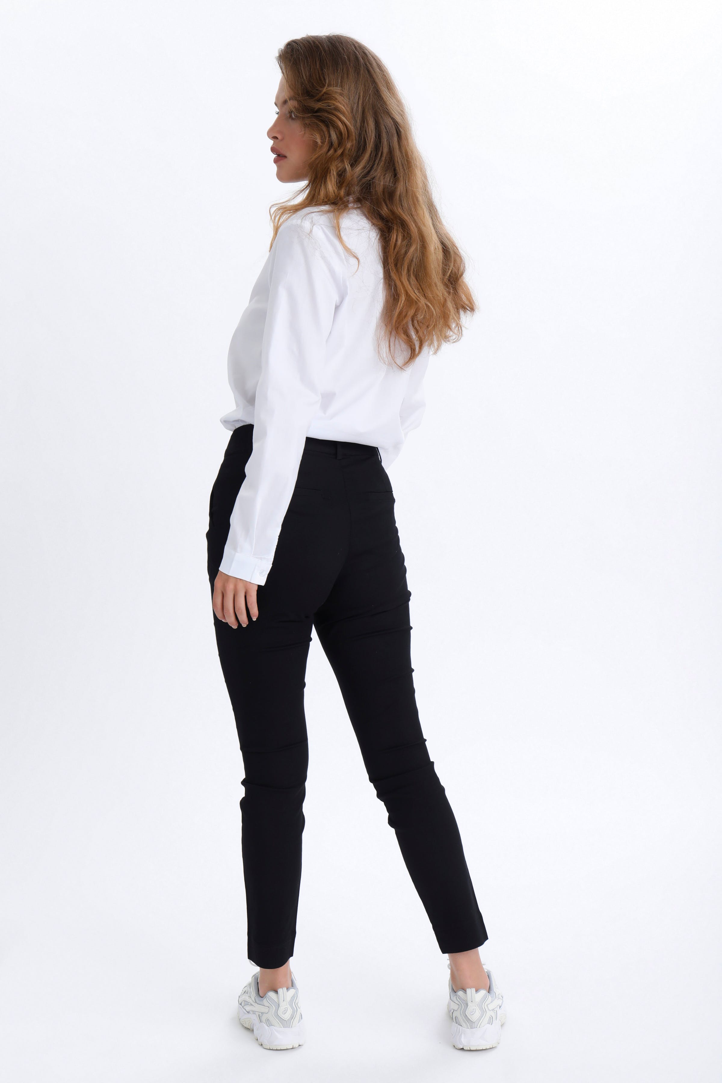 KAlea Trousers LOOKBOOK BACK 10505191-100121