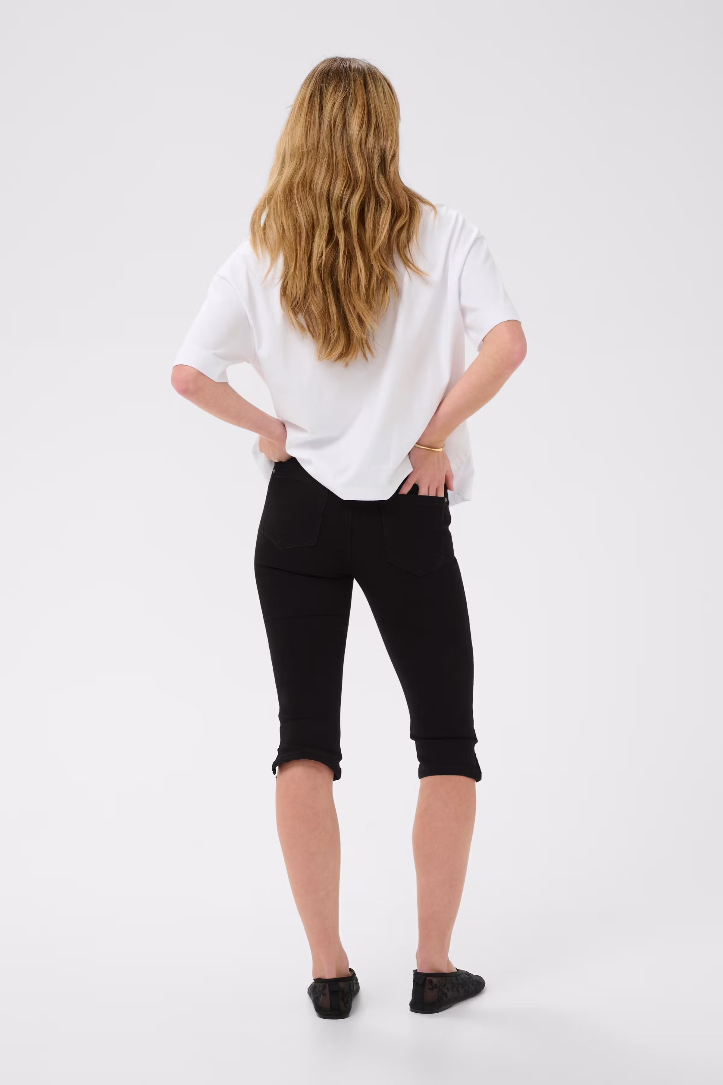 KAzelina Capri pants LOOKBOOK BACK 10506525-100121