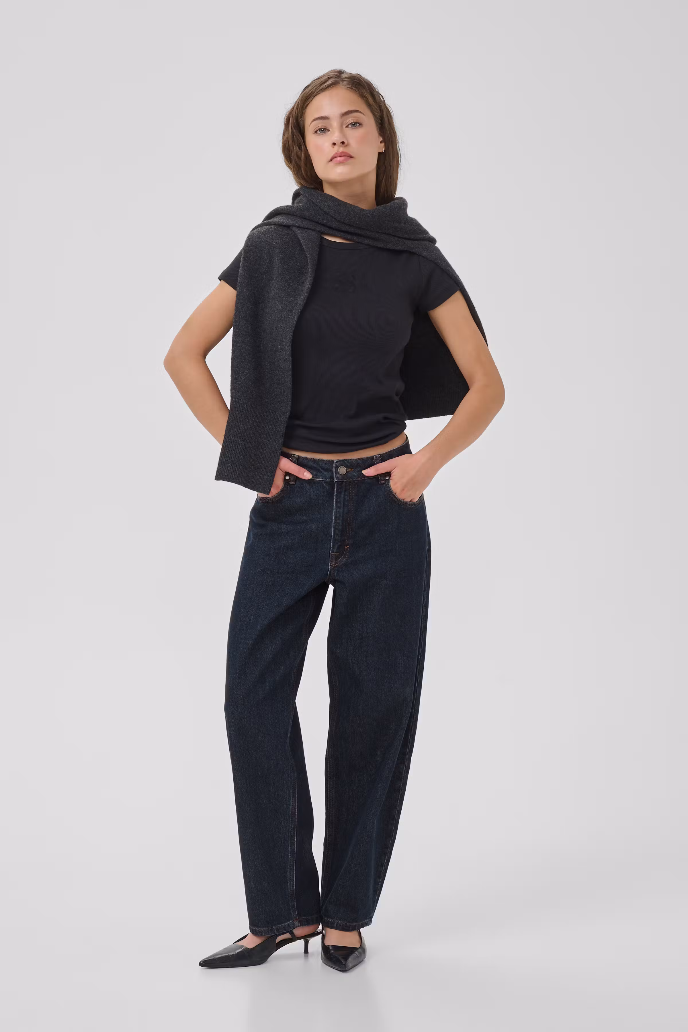 BalooMW Barrel Jeans LOOKBOOK FRONT 10705092-100067