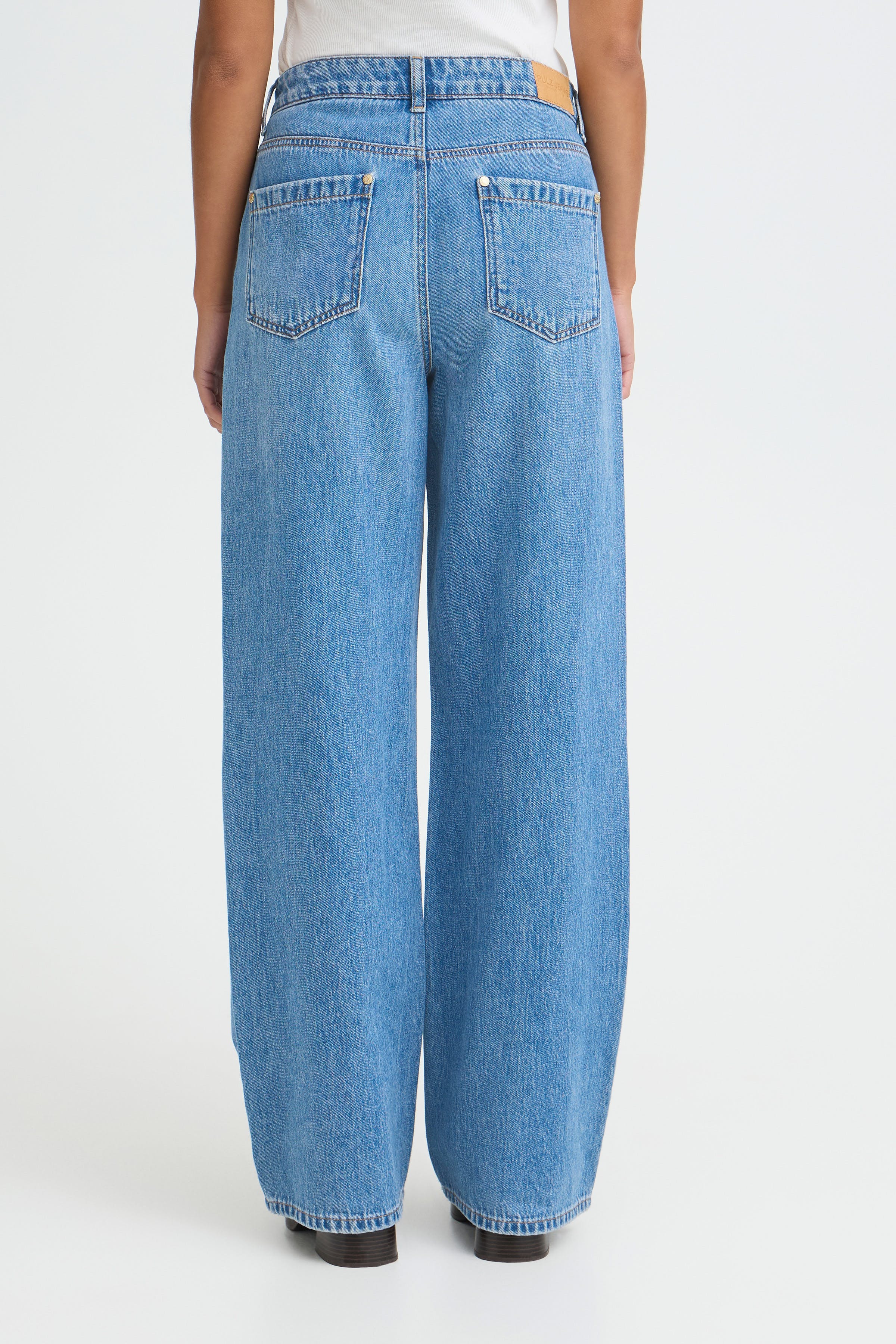 PZAPRIL UHW JEANS WIDE LEG LOOKBOOK BACK 50210212-200005