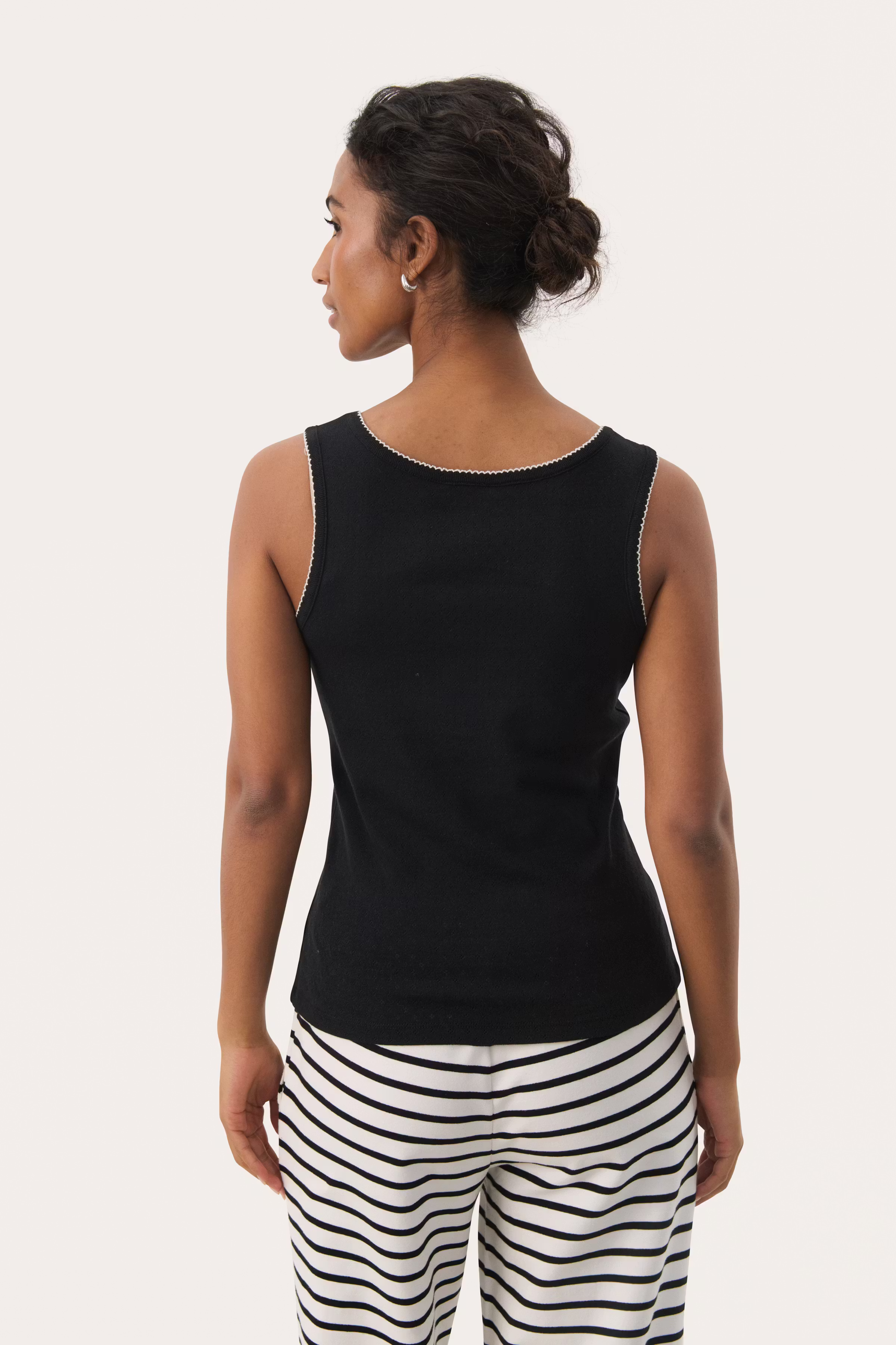 JuliannesPW Top LOOKBOOK BACK 30309844-194008