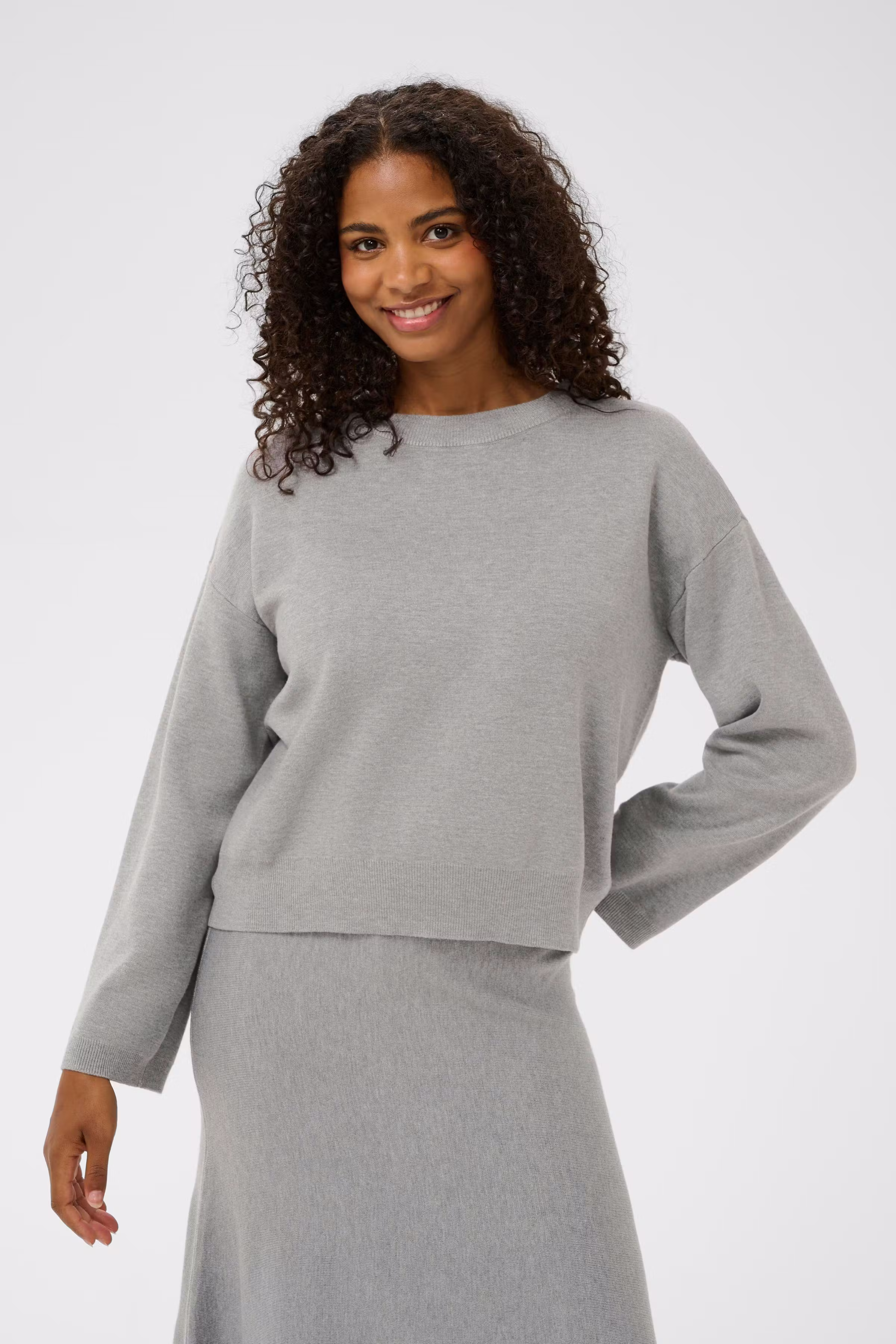 KAmalina Pullover LOOKBOOK FRONT 10511110-100123