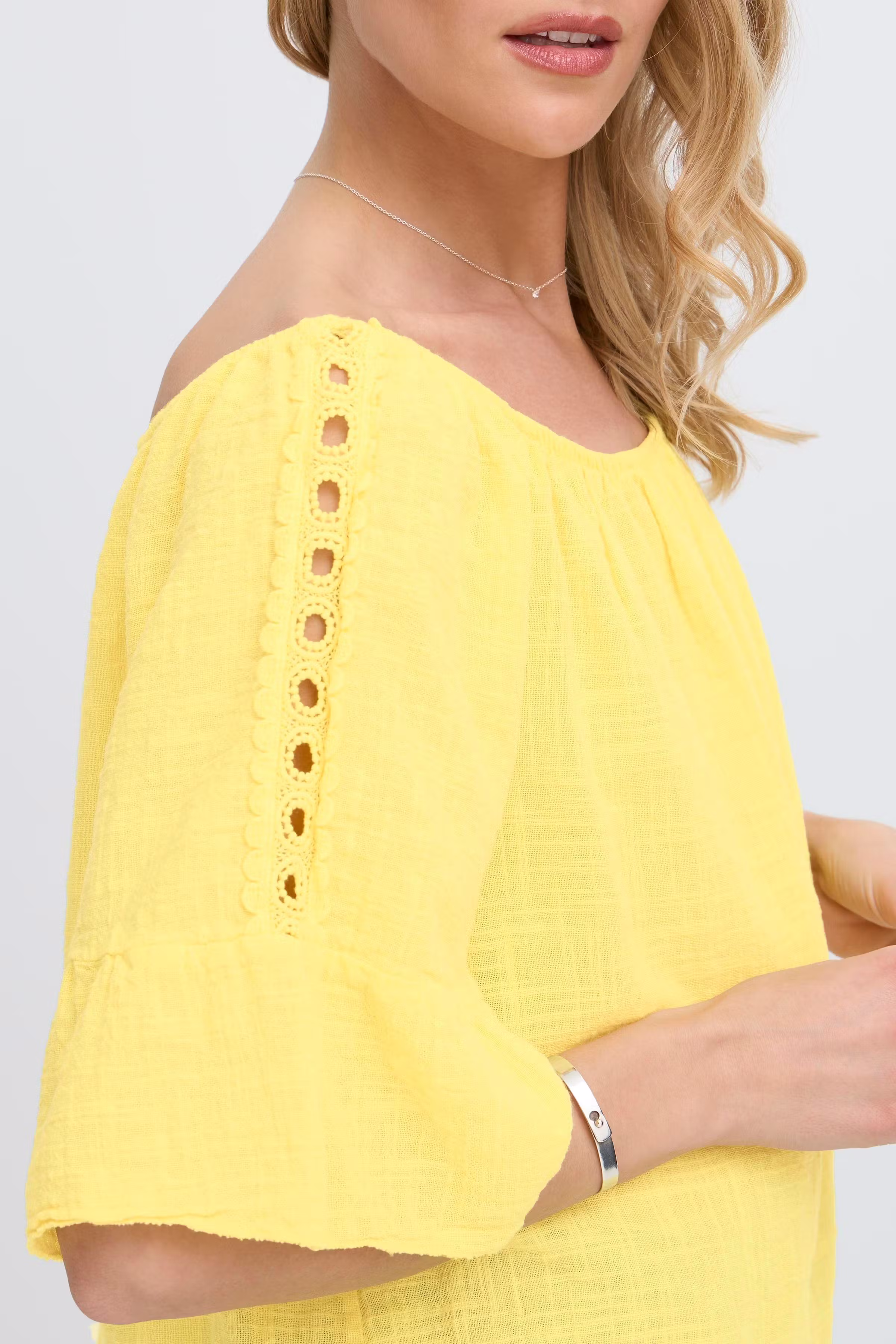 SBALEXA Bluse LOOKBOOK DETAIL 22100976-120825