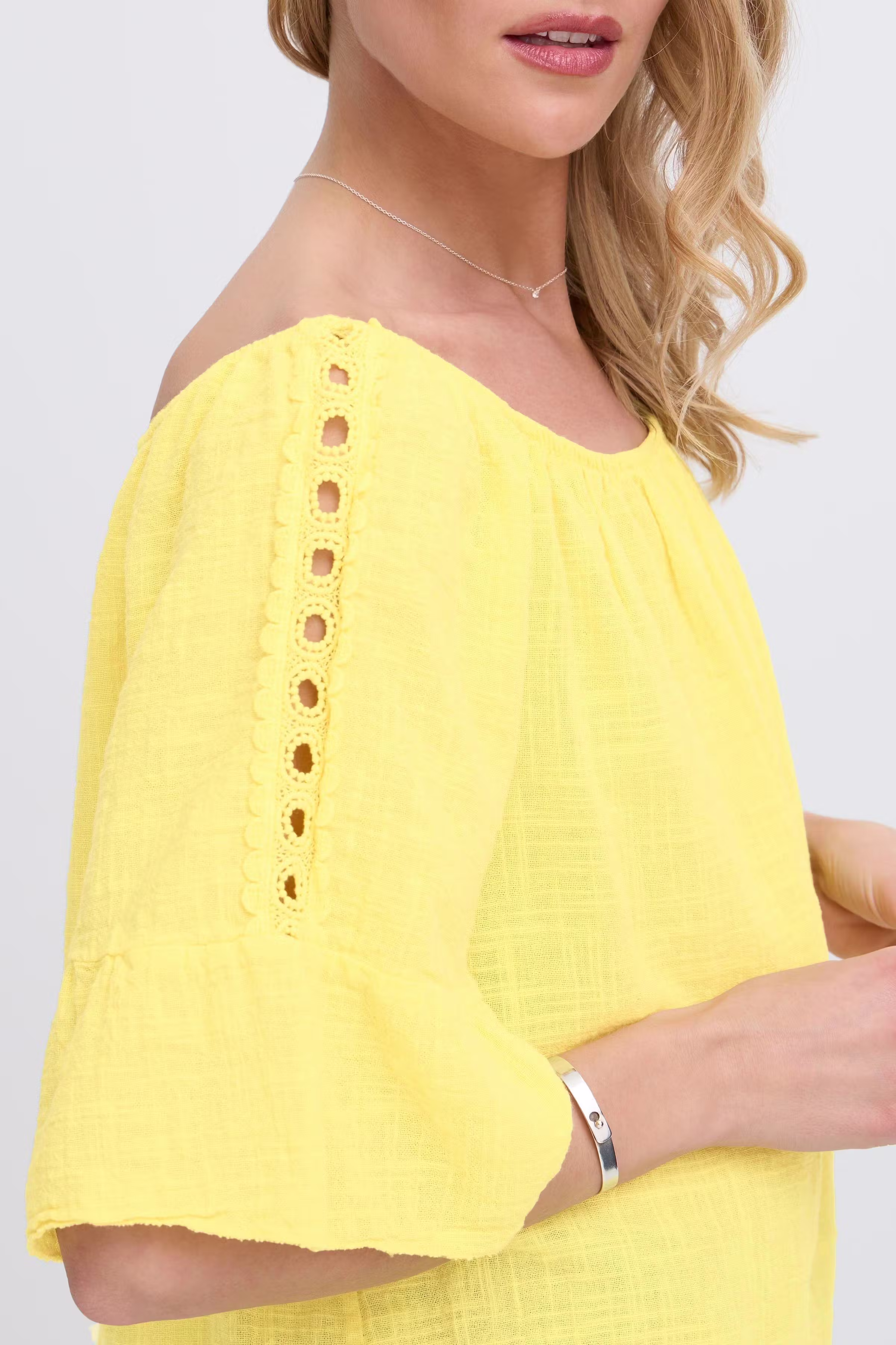 SBALEXA Bluse LOOKBOOK DETAIL 22100976-120825