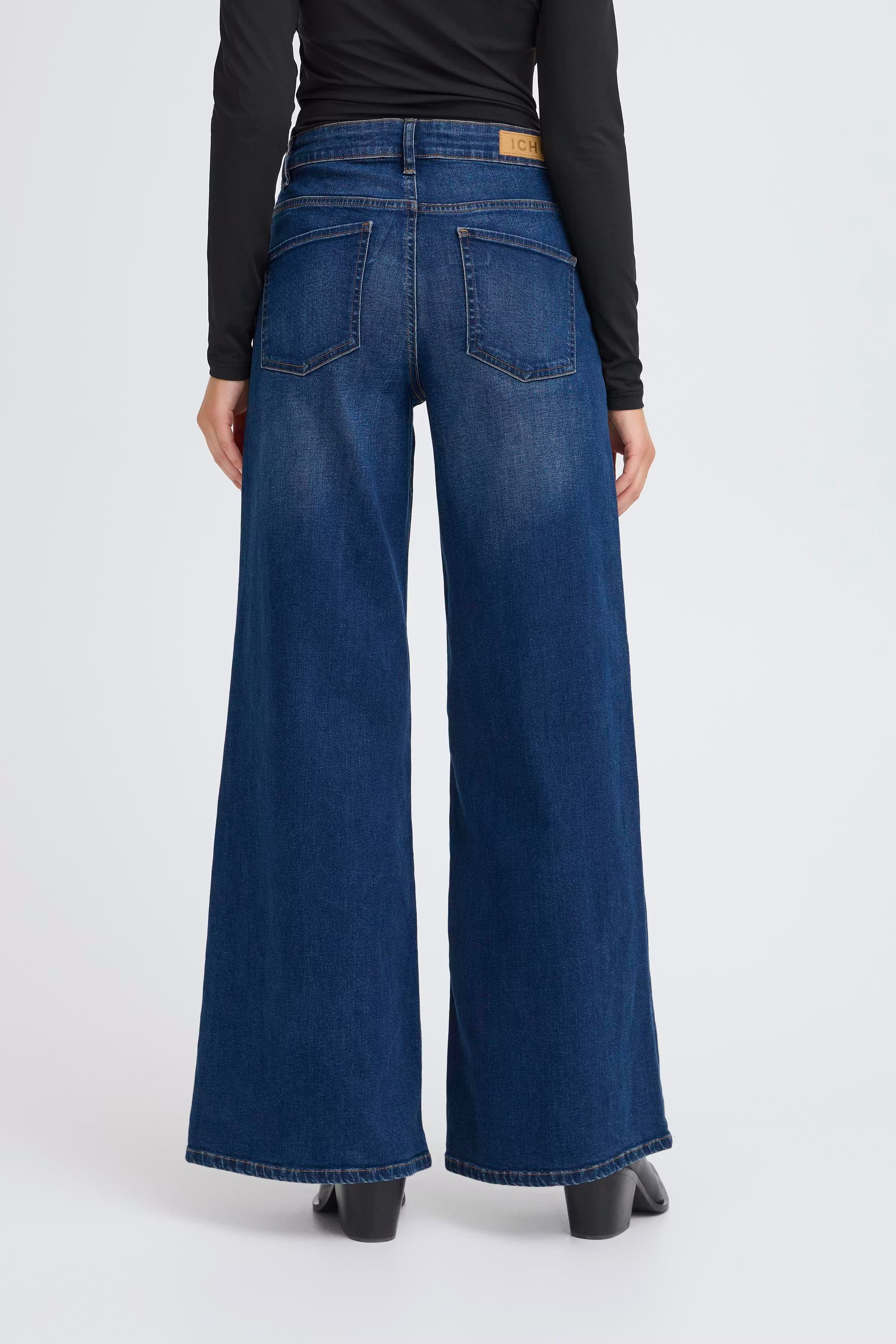 IHTWIGGY WIDE Jeans LOOKBOOK BACK 20119022-200340