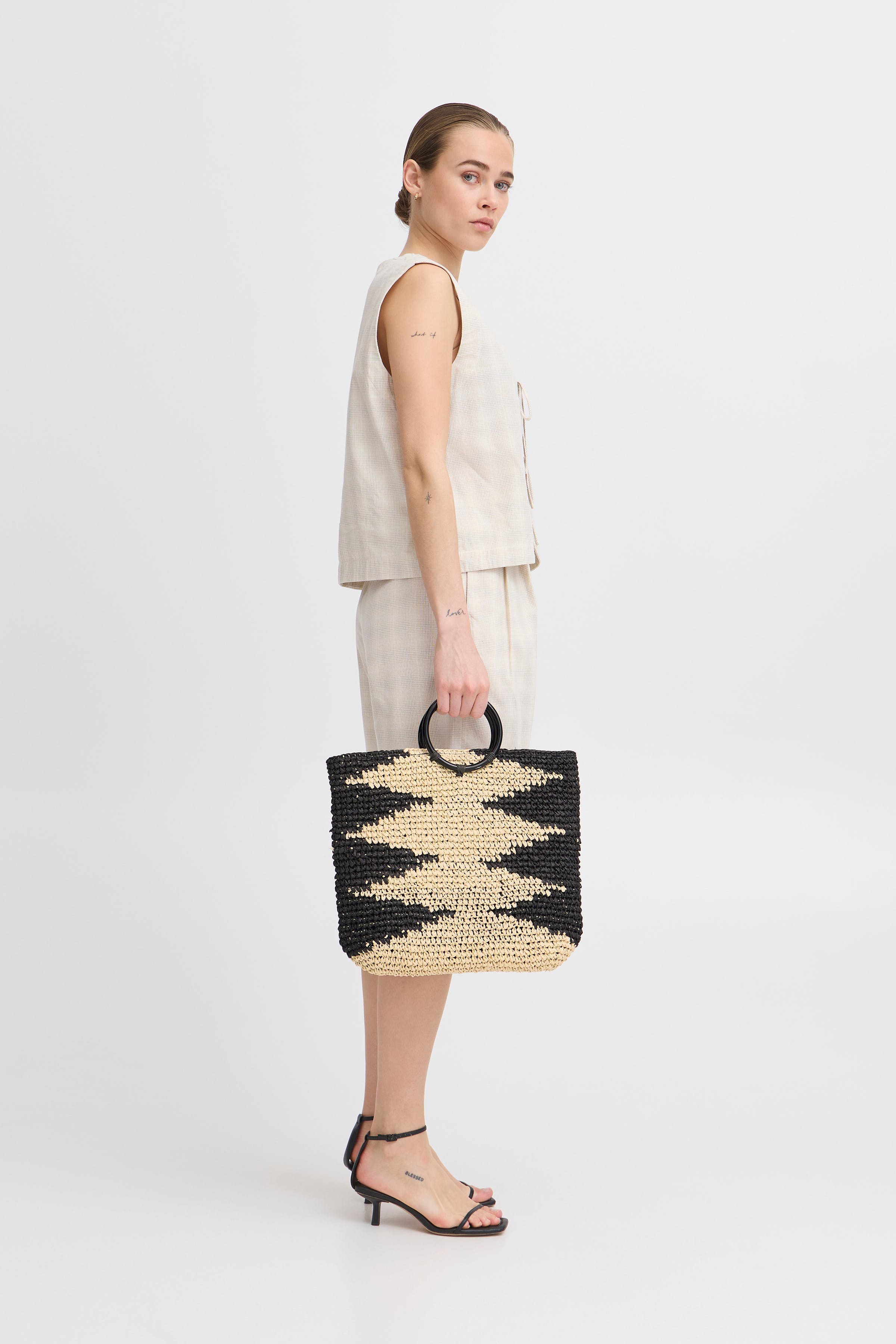 IAOLENA Tasche LOOKBOOK FRONT 20123518-194008