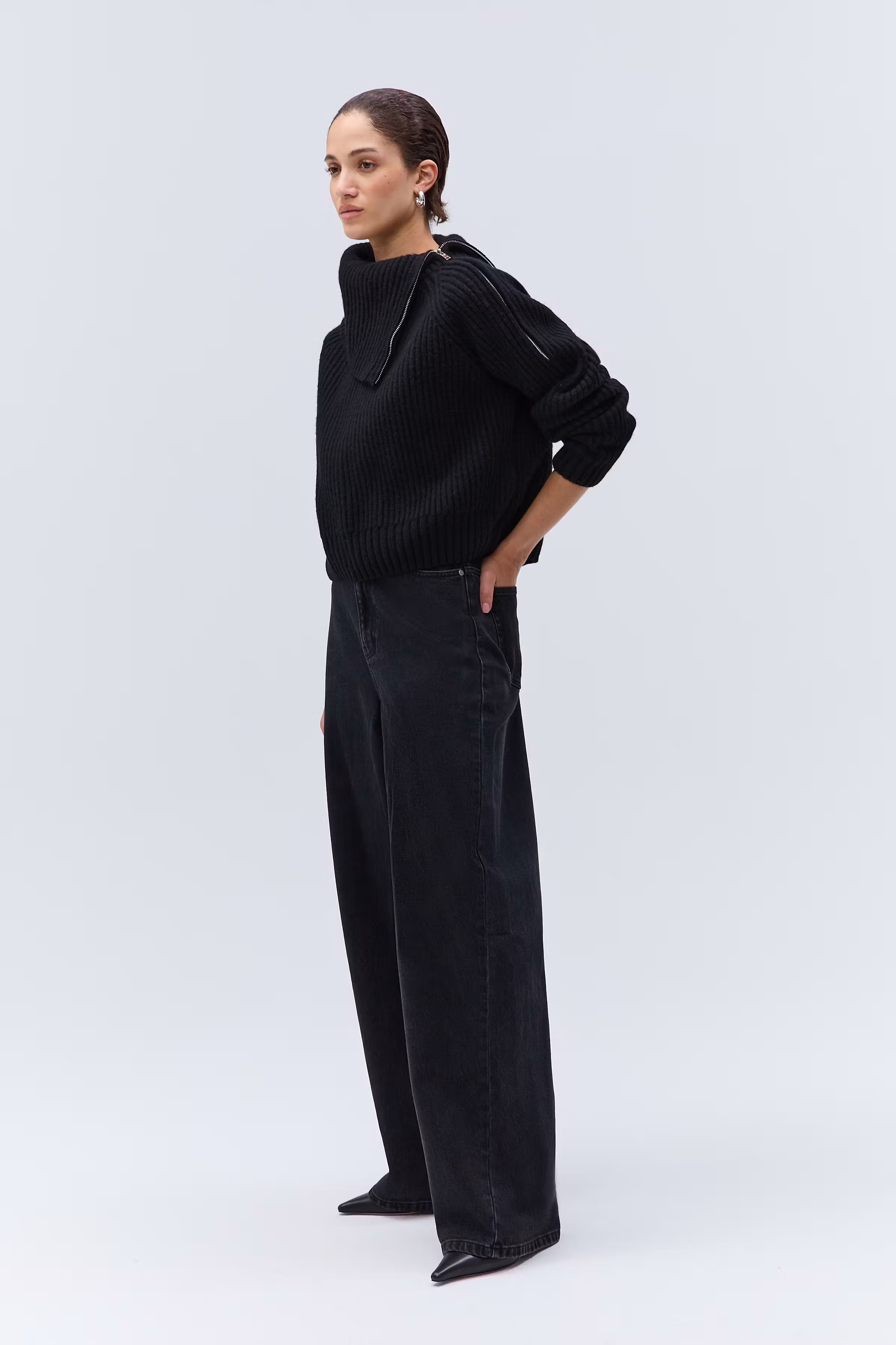 IOFIDELIA Pullover LOOKBOOK FRONT 30600000-BK999