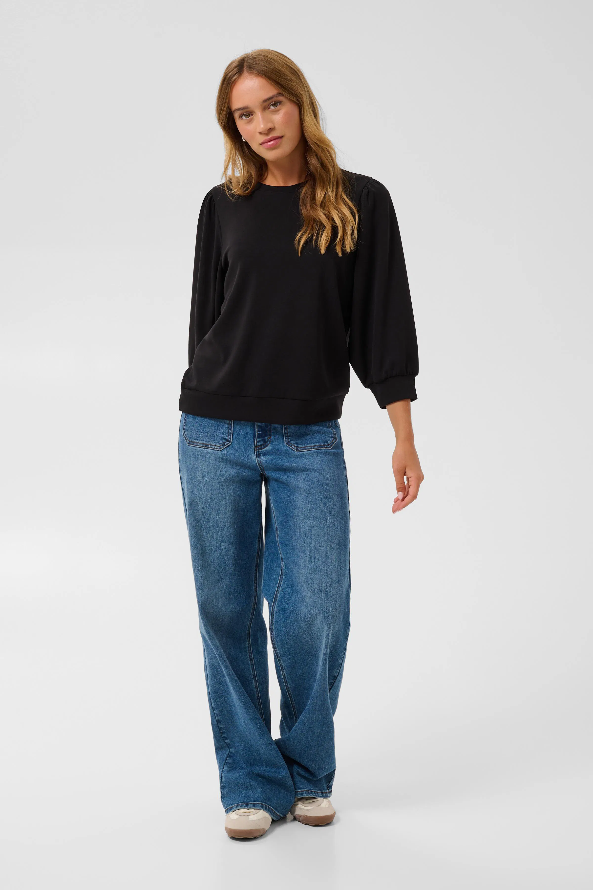 KAannie Sweatshirt LOOKBOOK FRONT 10511348-100121
