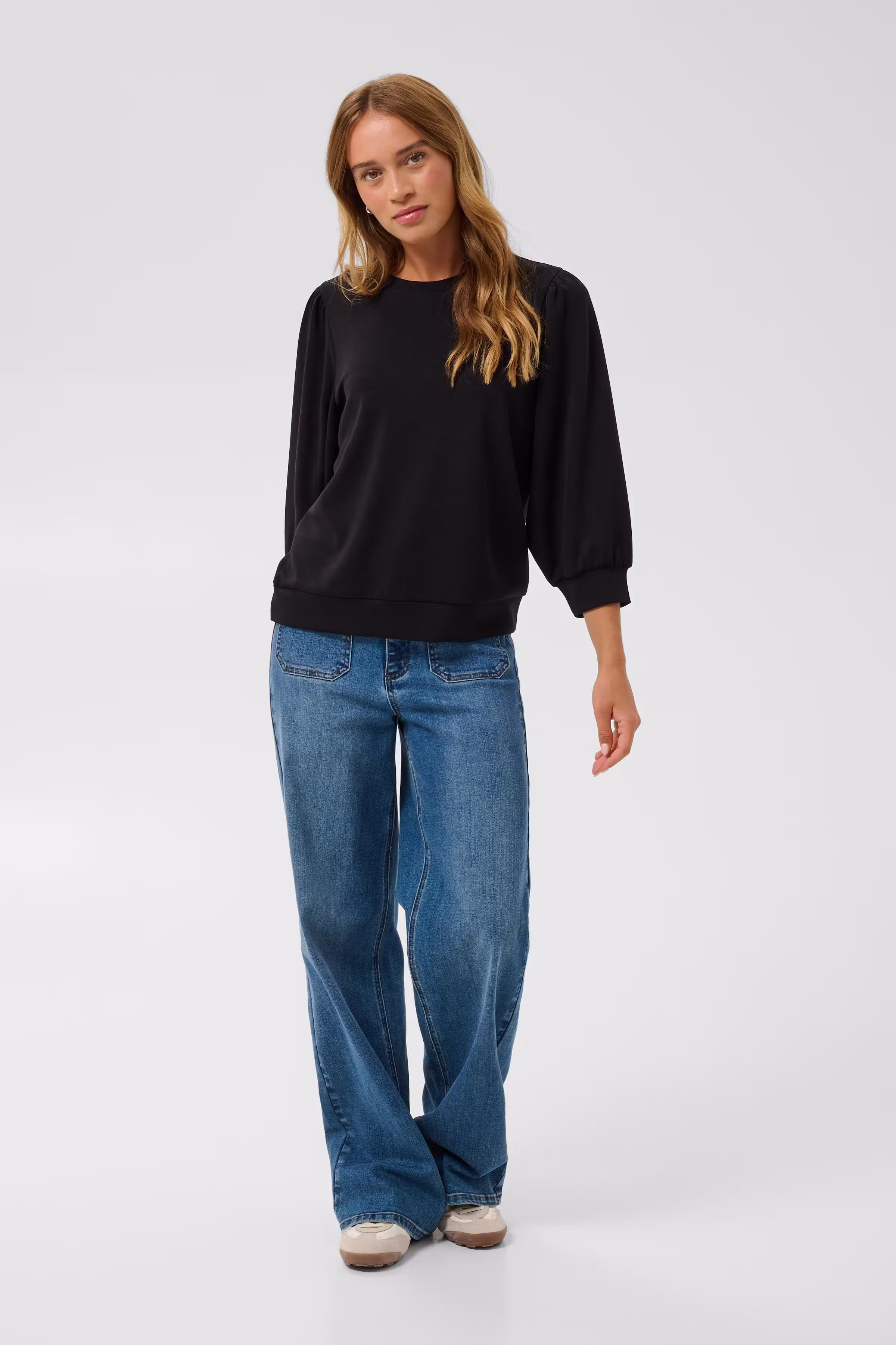 KAannie Sweatshirt LOOKBOOK FRONT 10511348-100121