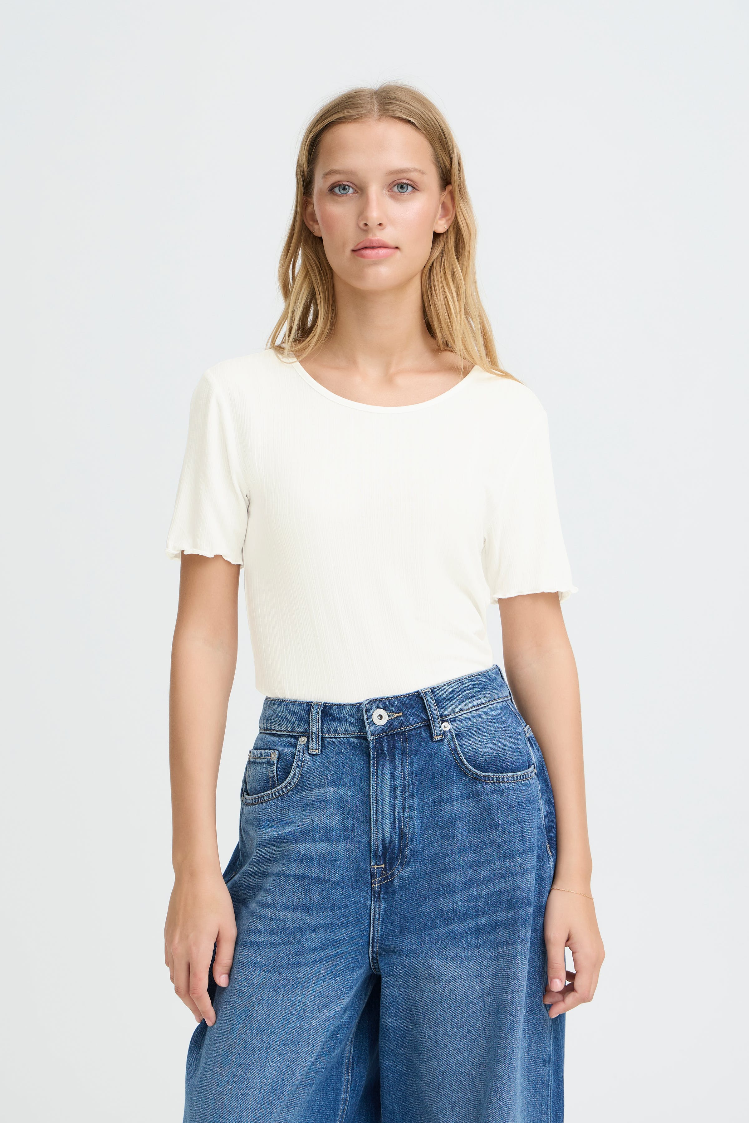 IHCELLA T-shirt LOOKBOOK FRONT 20122818-114201