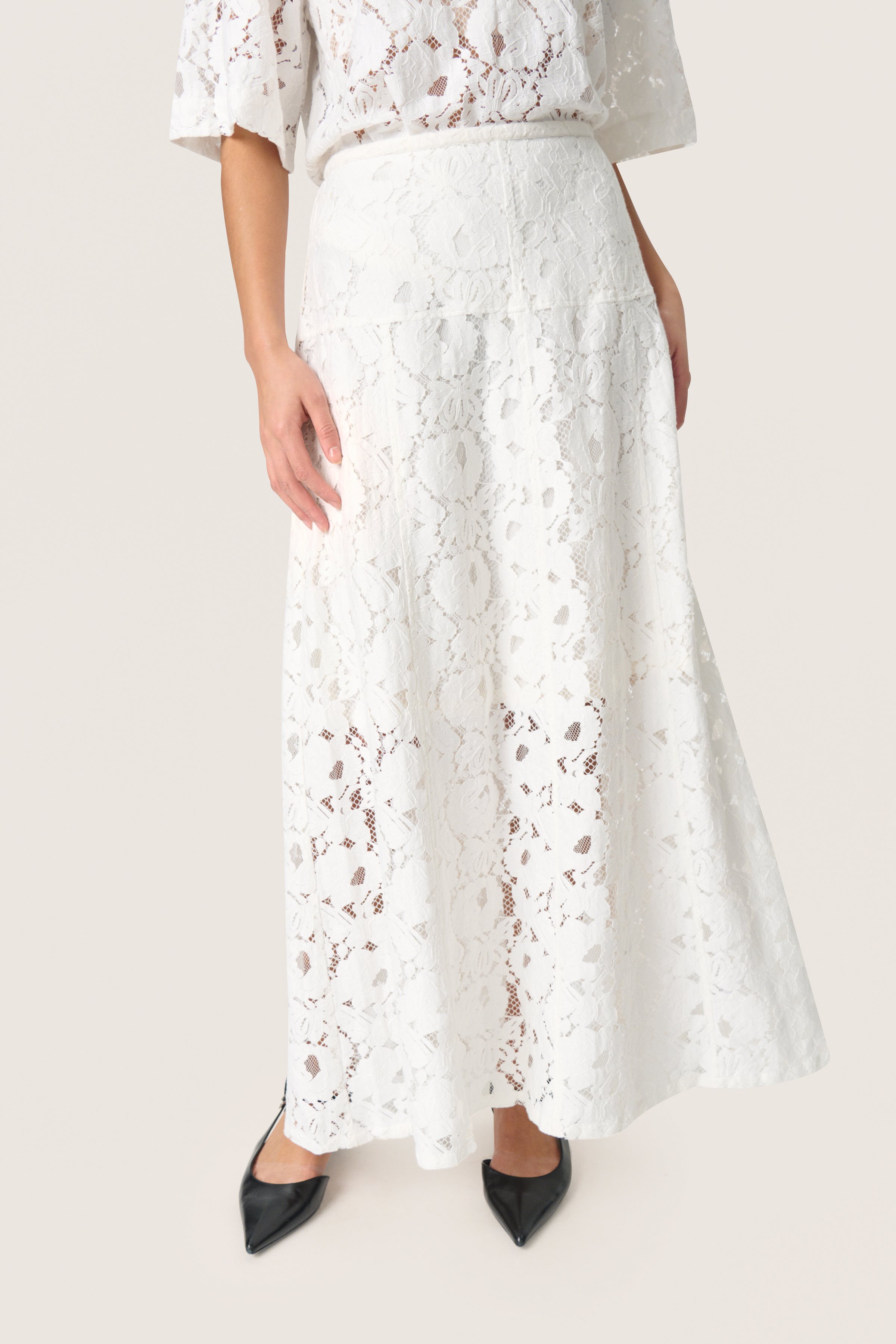 SLTaya Skirt LOOKBOOK FRONT 30408628-111001