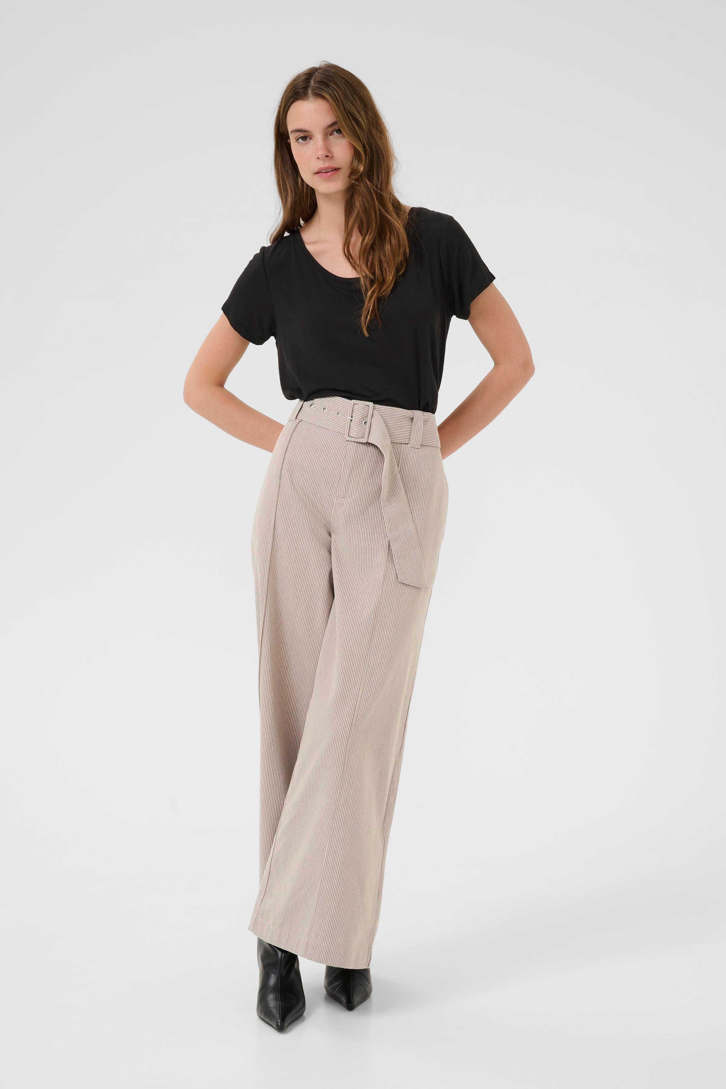 CUlenna Trousers LOOKBOOK FRONT 50111824-108147