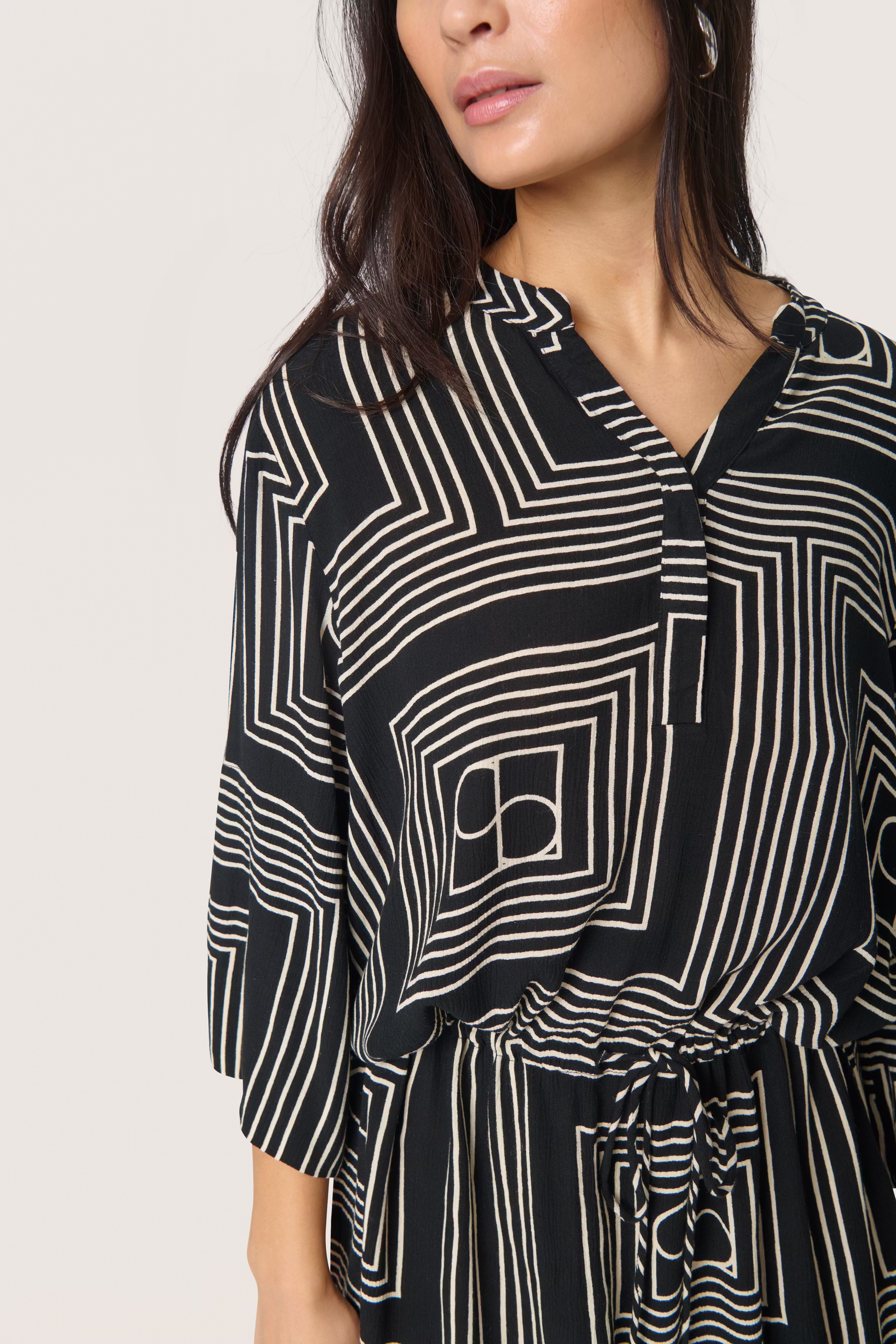 Zaya Kleid LOOKBOOK DETAIL 30403113-303940